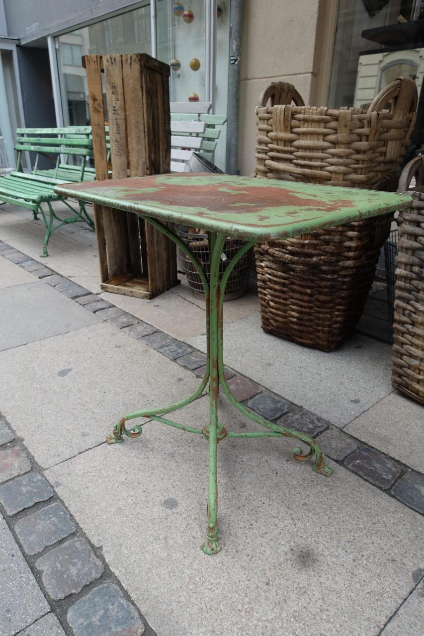 Coveted vintage French metal garden table by the brand Arras – king of French outdoor furnishing – called after the northern French city of the same name. The table is designed in wrought iron, painted a gorgeous green, with an elegant rectangular