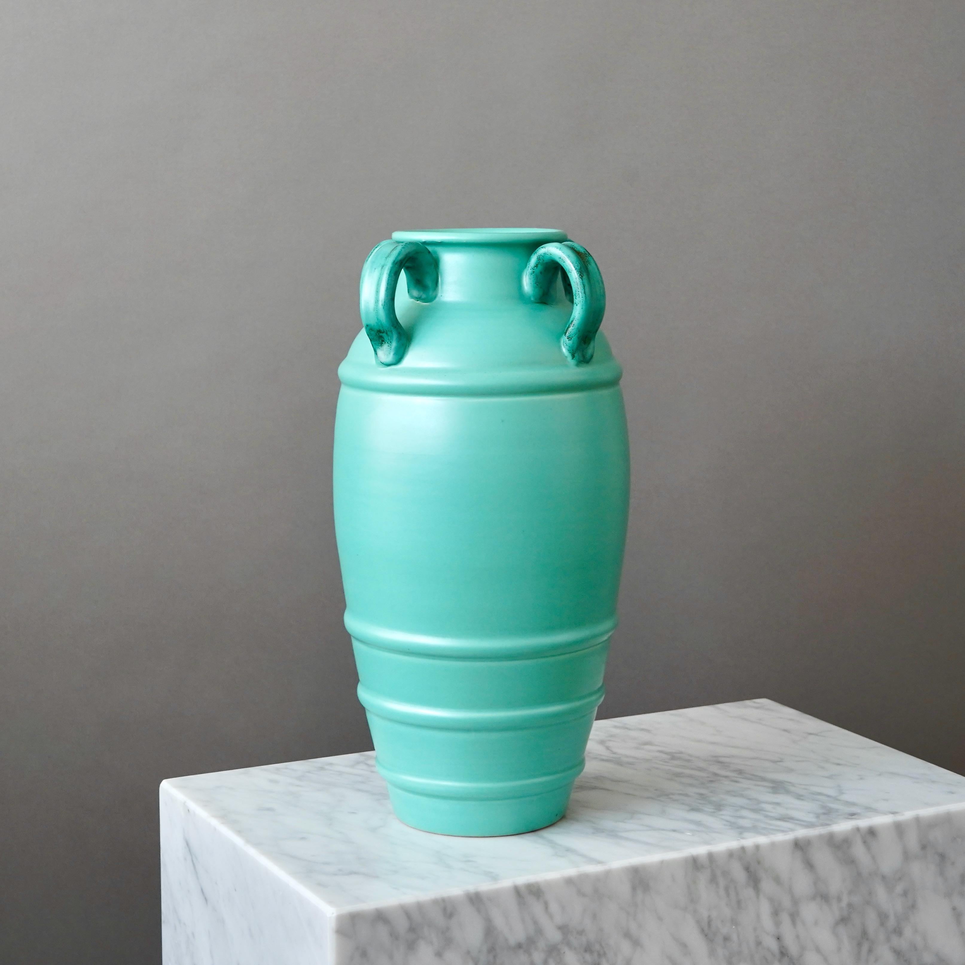 Vernissé Vase de sol Art Déco vert par Ewald Dahlskog, Bo Fajans, Suède, années 1930 en vente