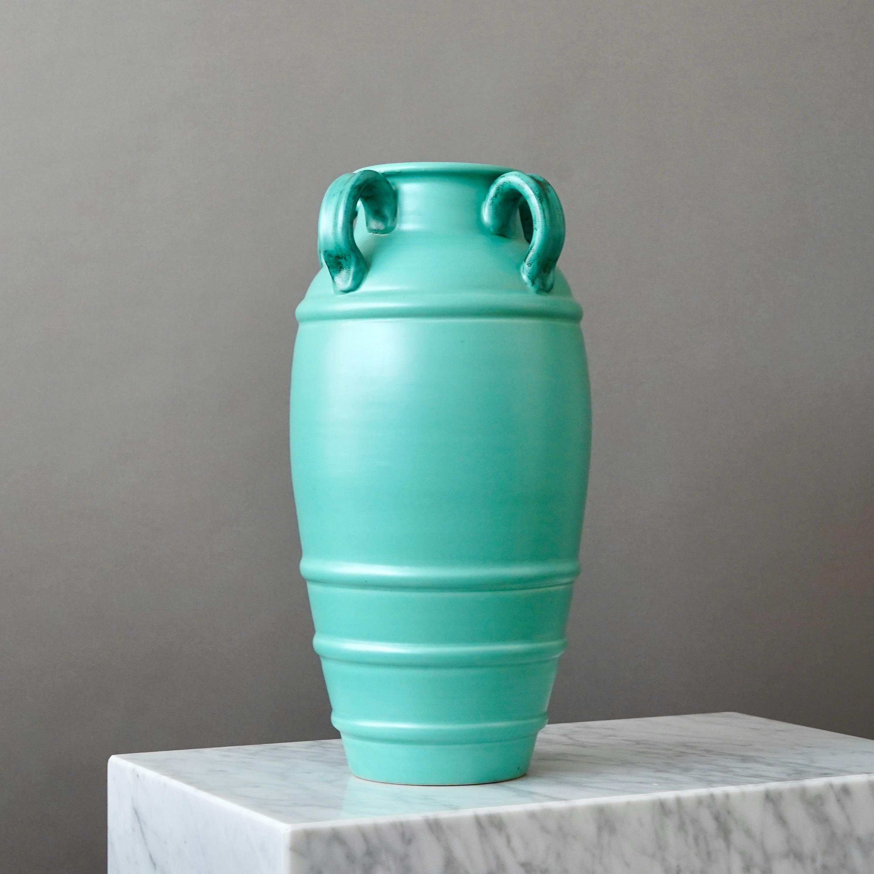 Vase de sol Art Déco vert par Ewald Dahlskog, Bo Fajans, Suède, années 1930 Bon état - En vente à Malmö, SE