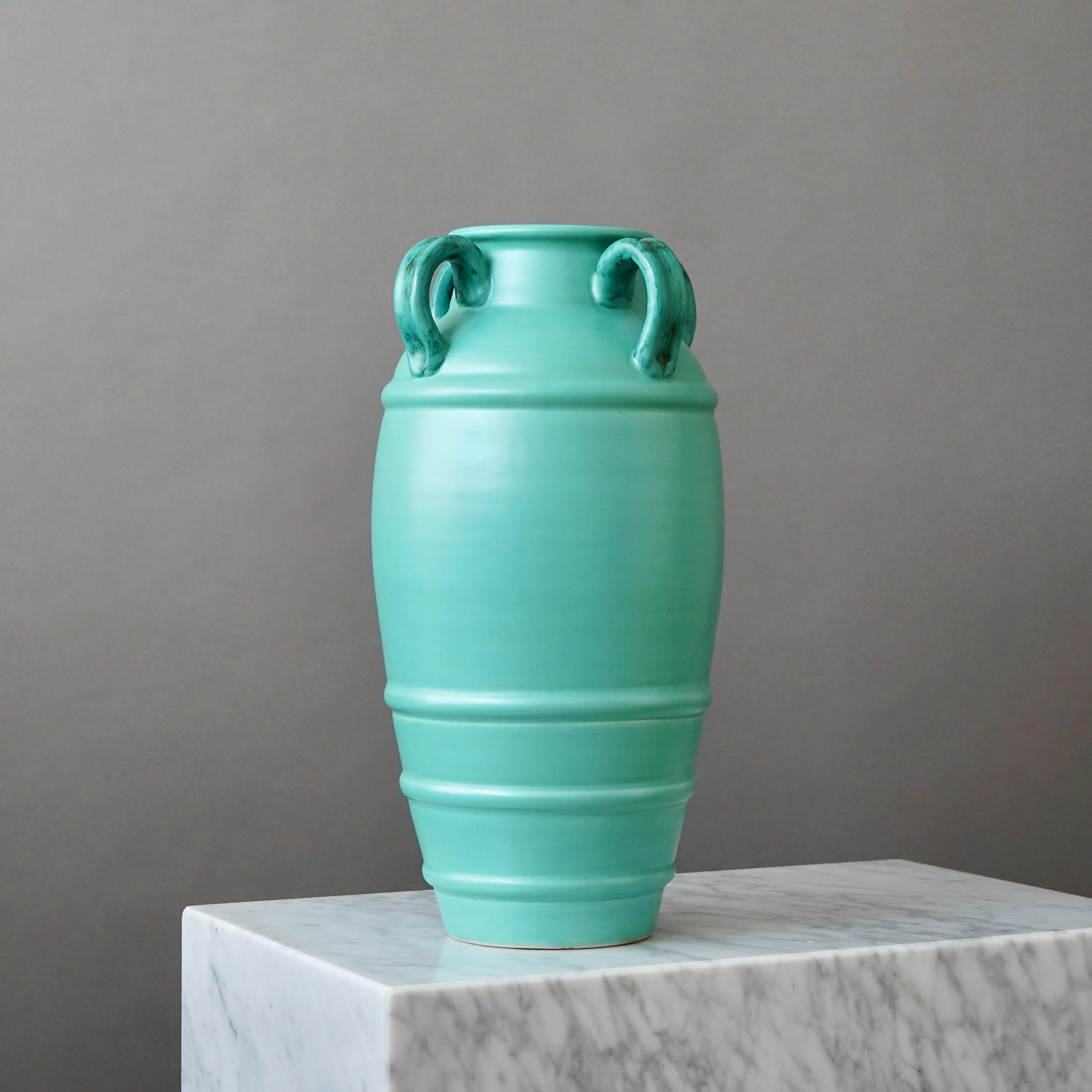 Céramique Vase de sol Art Déco vert par Ewald Dahlskog, Bo Fajans, Suède, années 1930 en vente