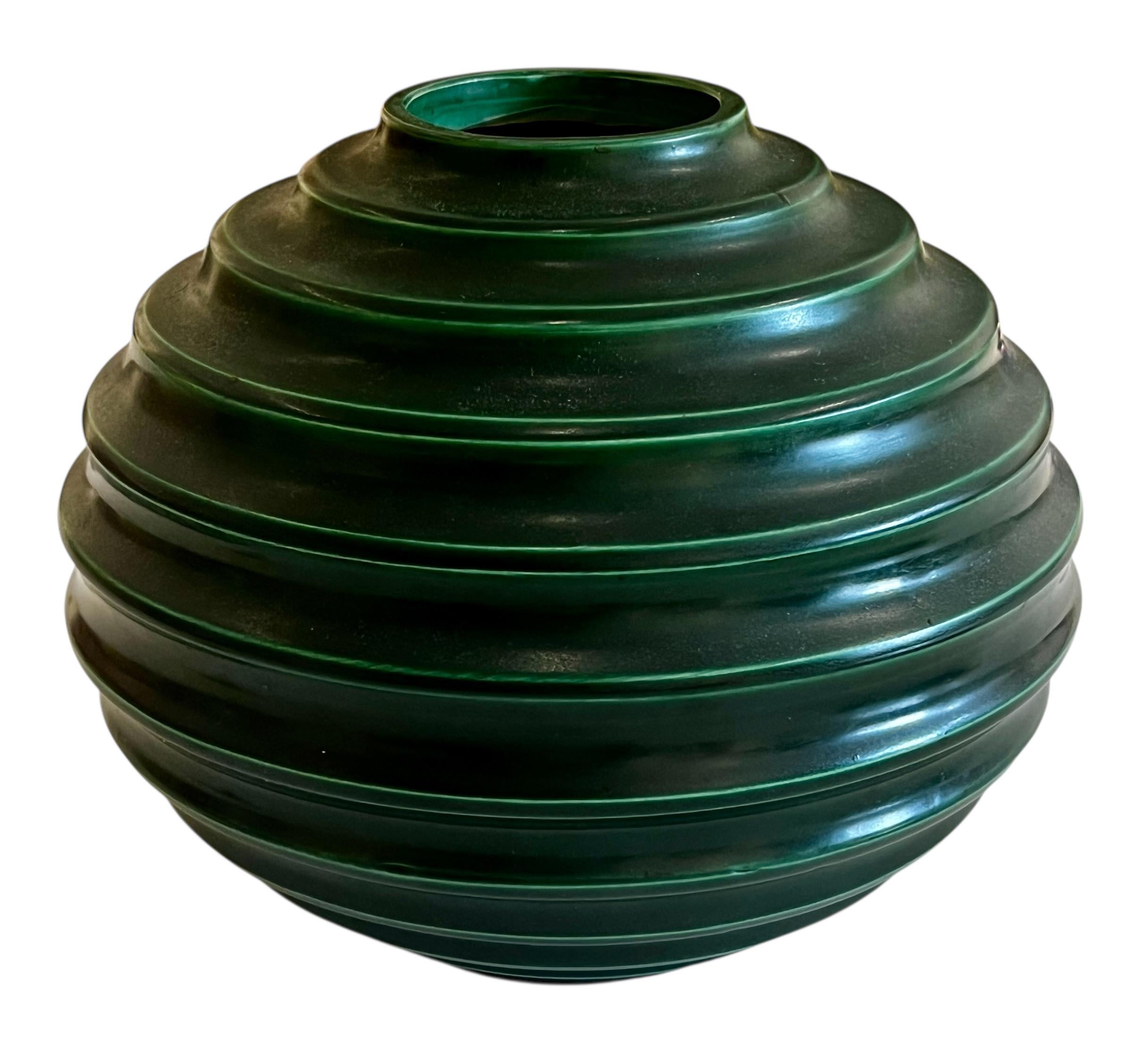 Swedish Green Art Deco Ceramic Globe Vase by Ewald Dahlskog, Bo Fajans, Sweden 1930's For Sale