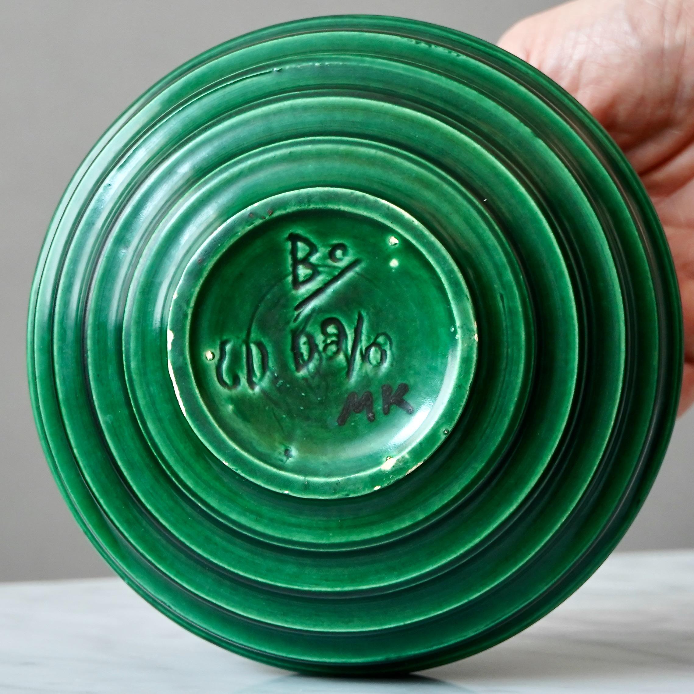 Vernissé Vase globe Art Déco vert par Ewald Dahlskog, Bo Fajans, Suède, années 1930 en vente