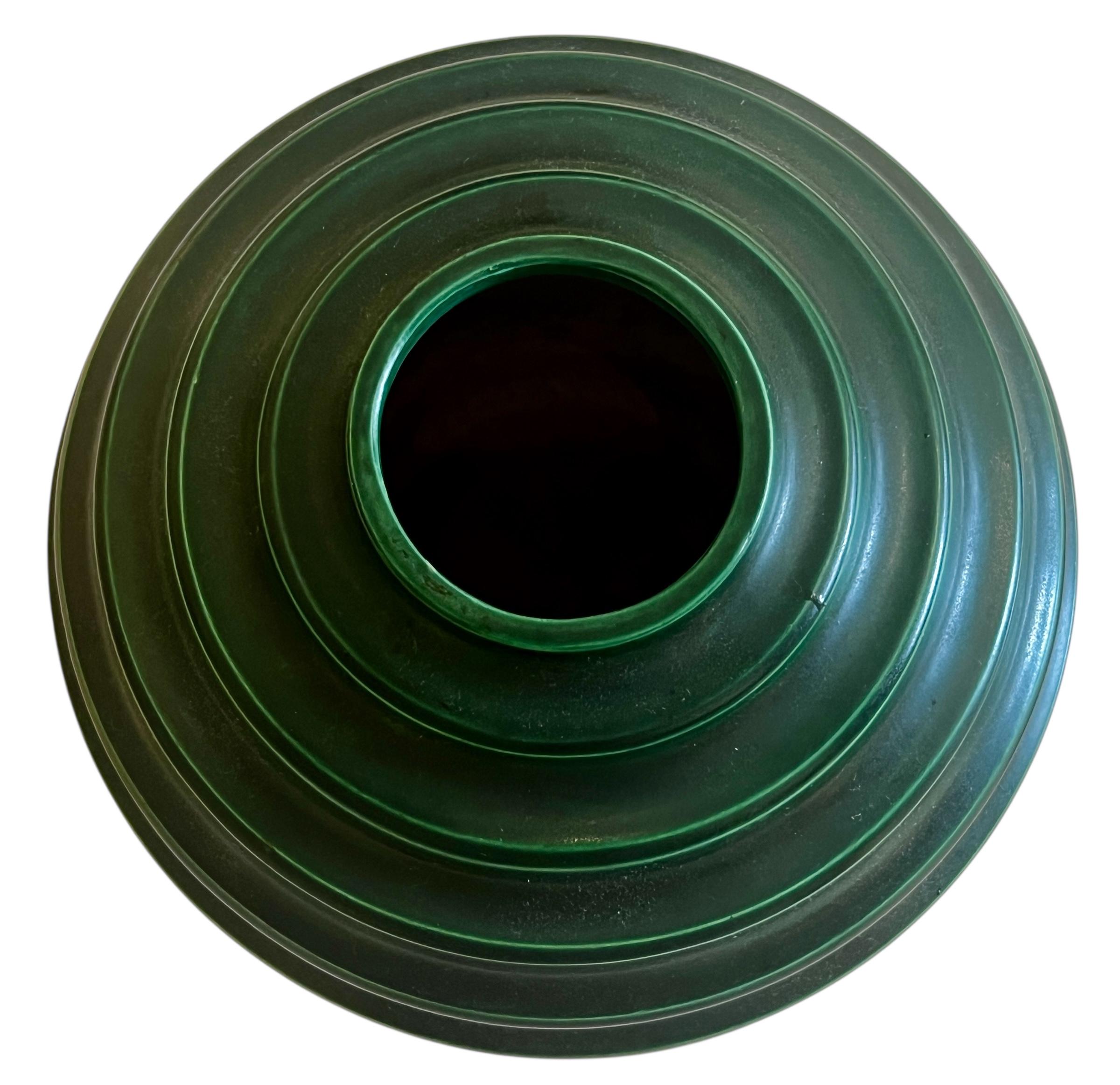 Green Art Deco Ceramic Globe Vase by Ewald Dahlskog, Bo Fajans, Sweden 1930's In Good Condition For Sale In New York, NY