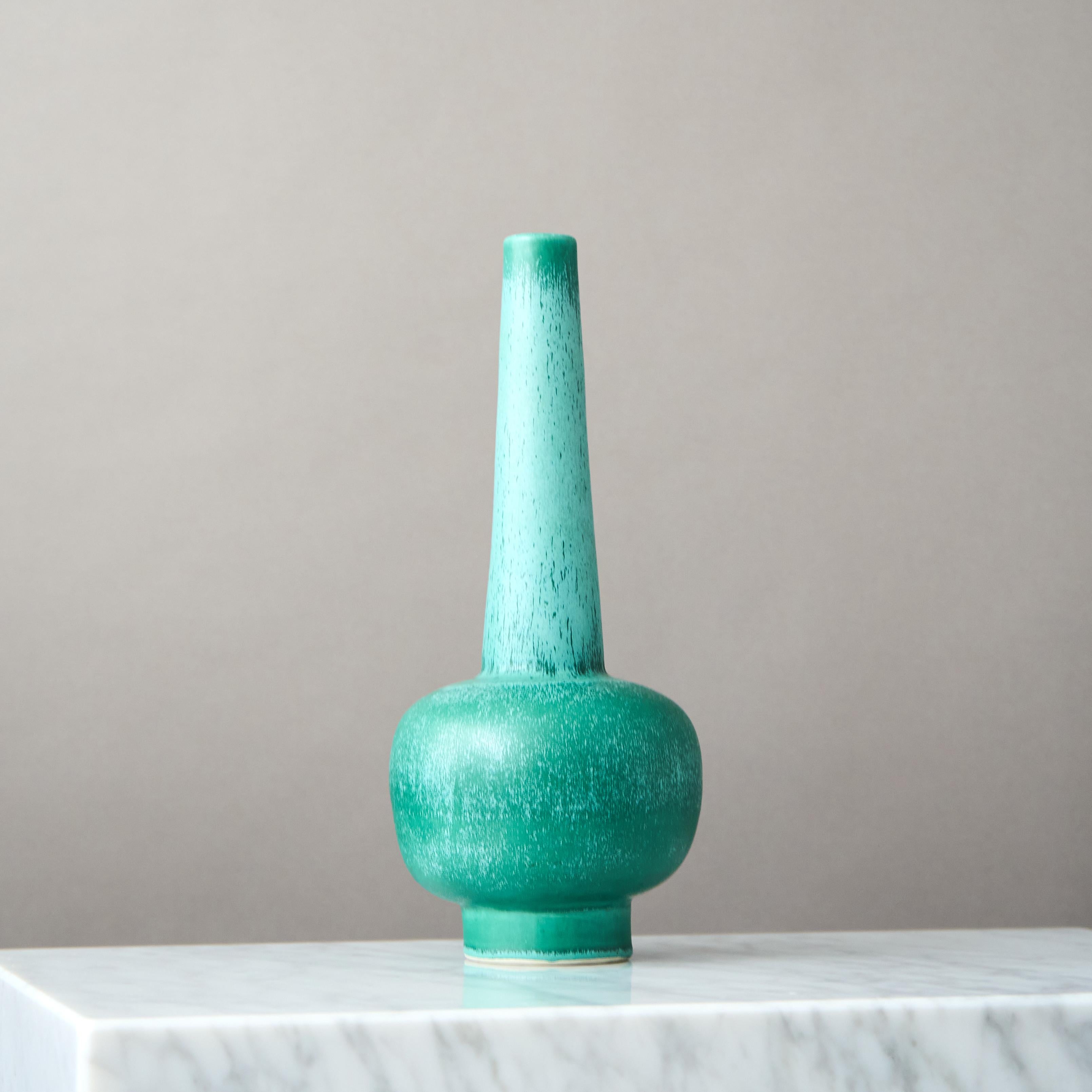 A beautiful Art Deco vase with amazing green glaze. 
Made by Bo Fajans (Bobergs Fajansfabrik) in Sweden, 1930s.

Great condition. 
Impressed makers marks on base of vase. 