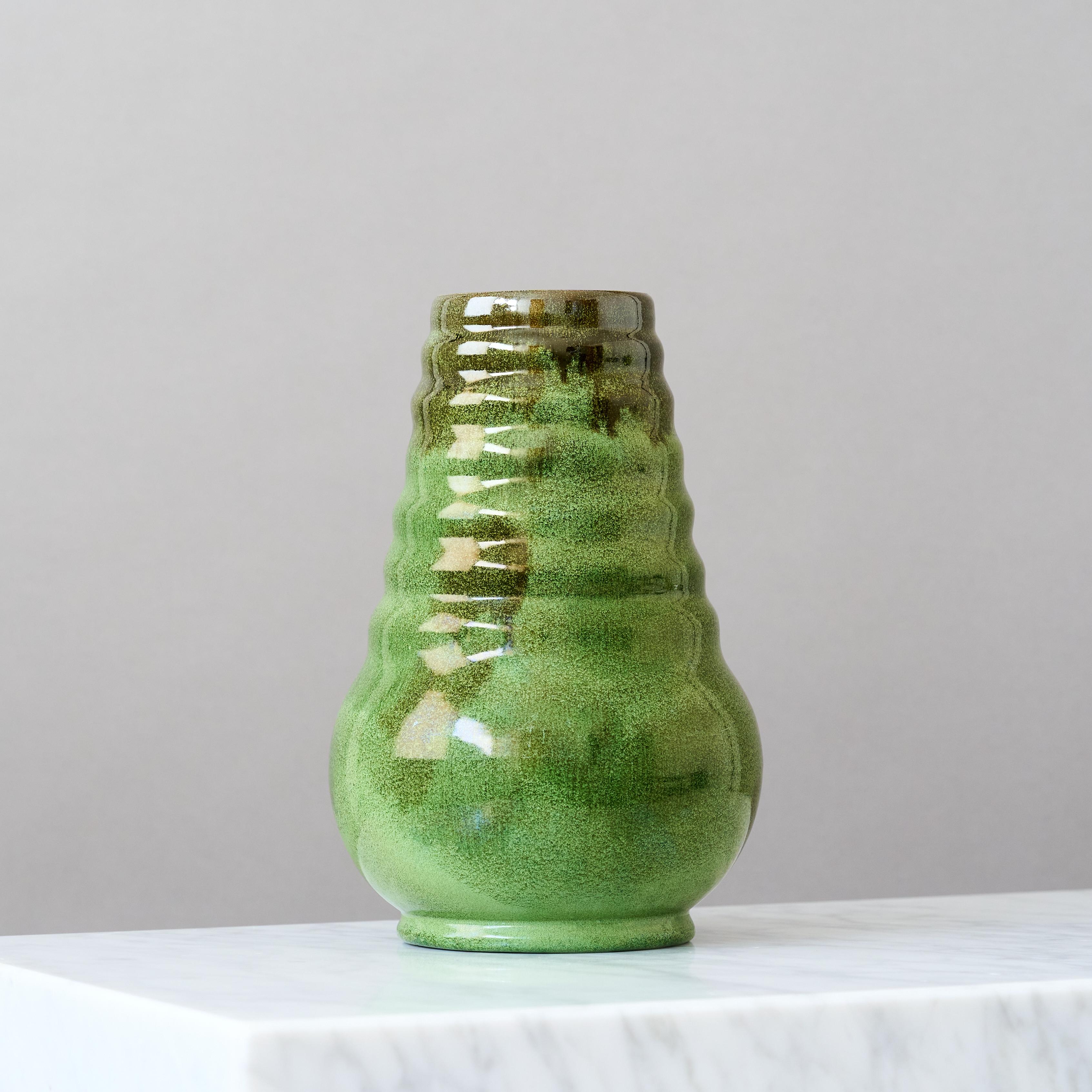 Jarrón de cerámica Art Decó verde de Erik Mornils para Nittsjo, Suecia, años 30. Transformado en venta