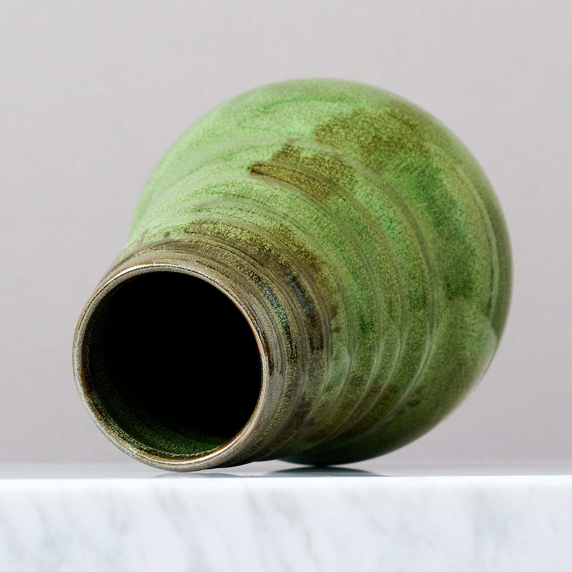 Jarrón de cerámica Art Decó verde de Erik Mornils para Nittsjo, Suecia, años 30. Cerámico en venta