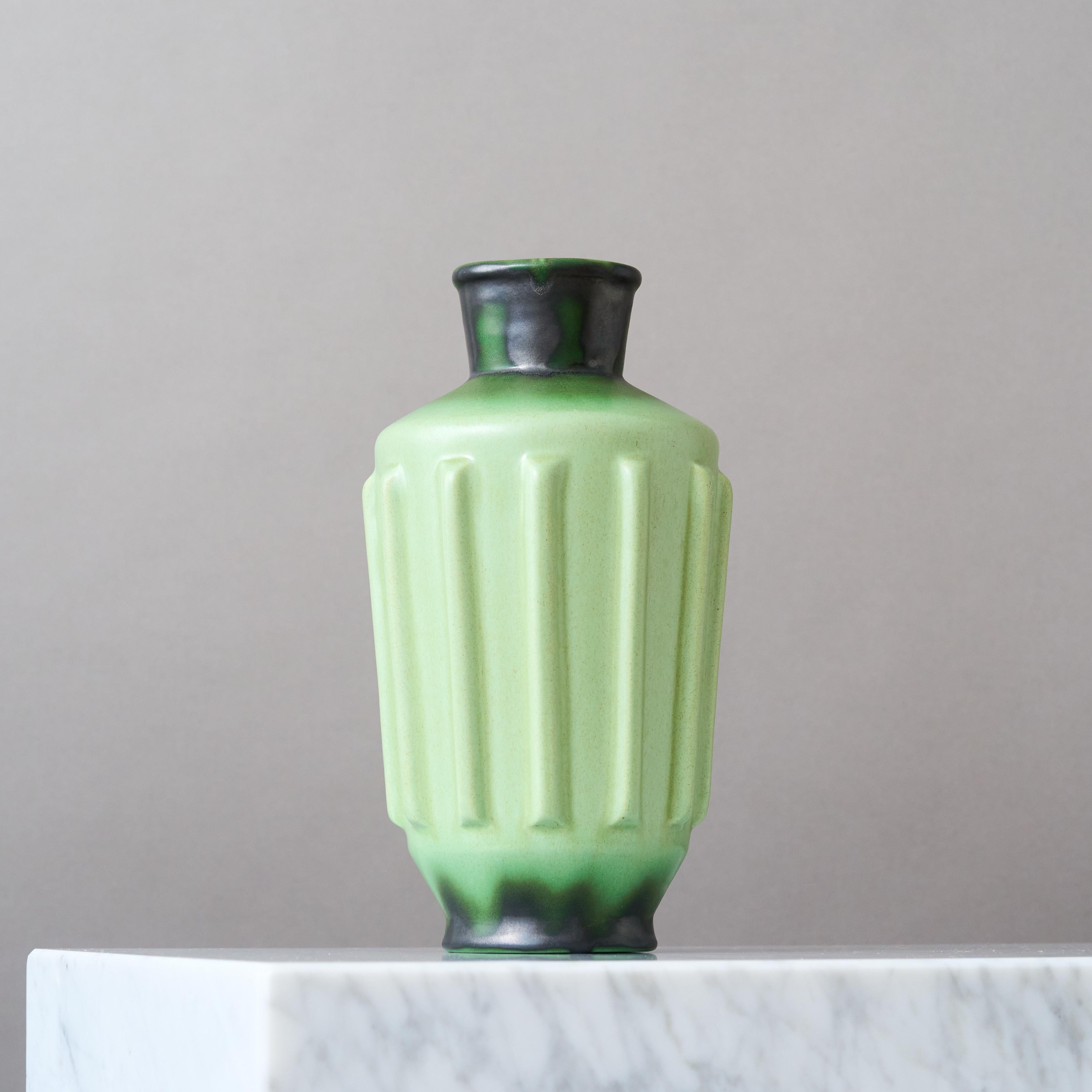 Green Art Deco Ceramic Vase by Ewald Dahlskog, Bo Fajans, Sweden, 1930s. In Good Condition For Sale In Malmö, SE