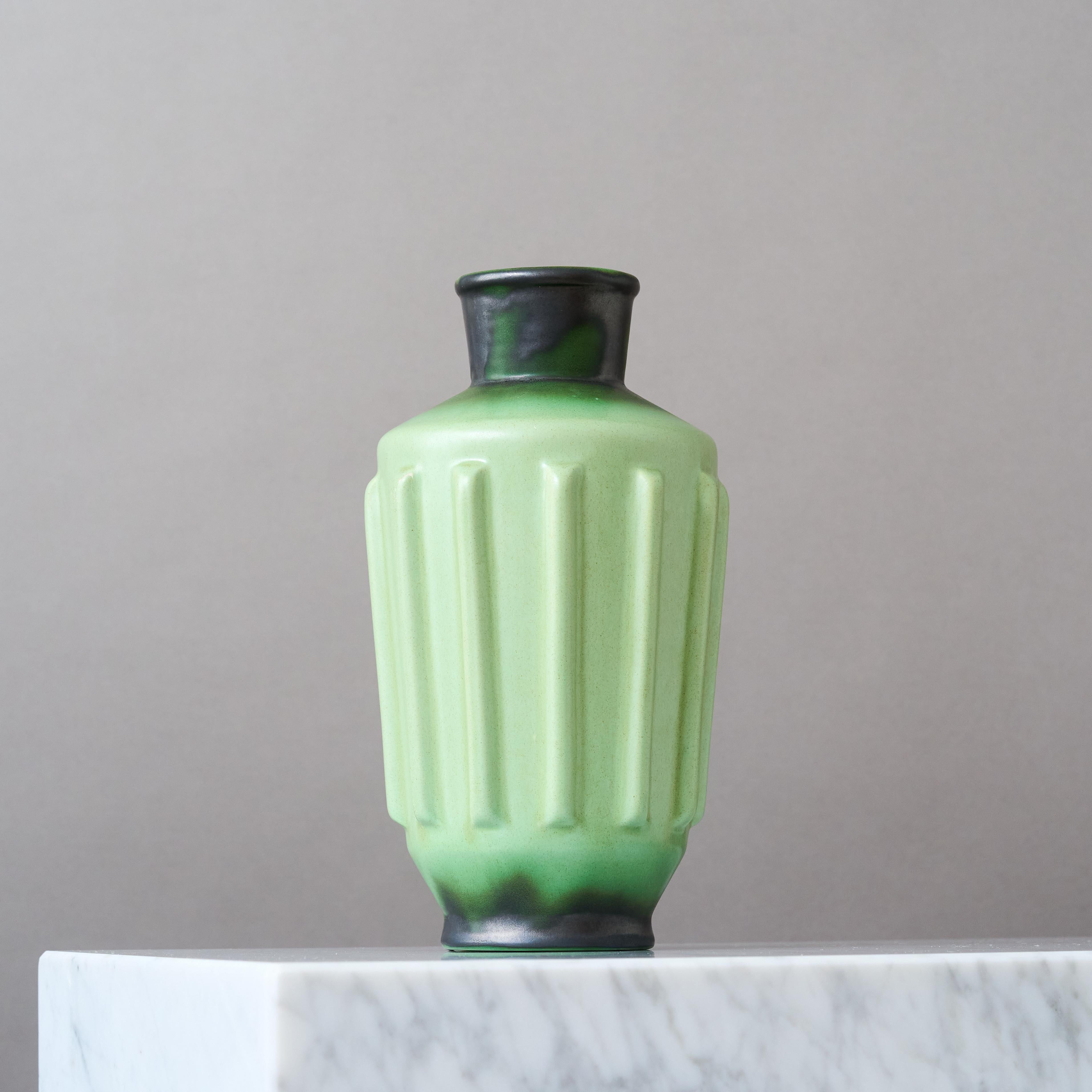 20th Century Green Art Deco Ceramic Vase by Ewald Dahlskog, Bo Fajans, Sweden, 1930s. For Sale