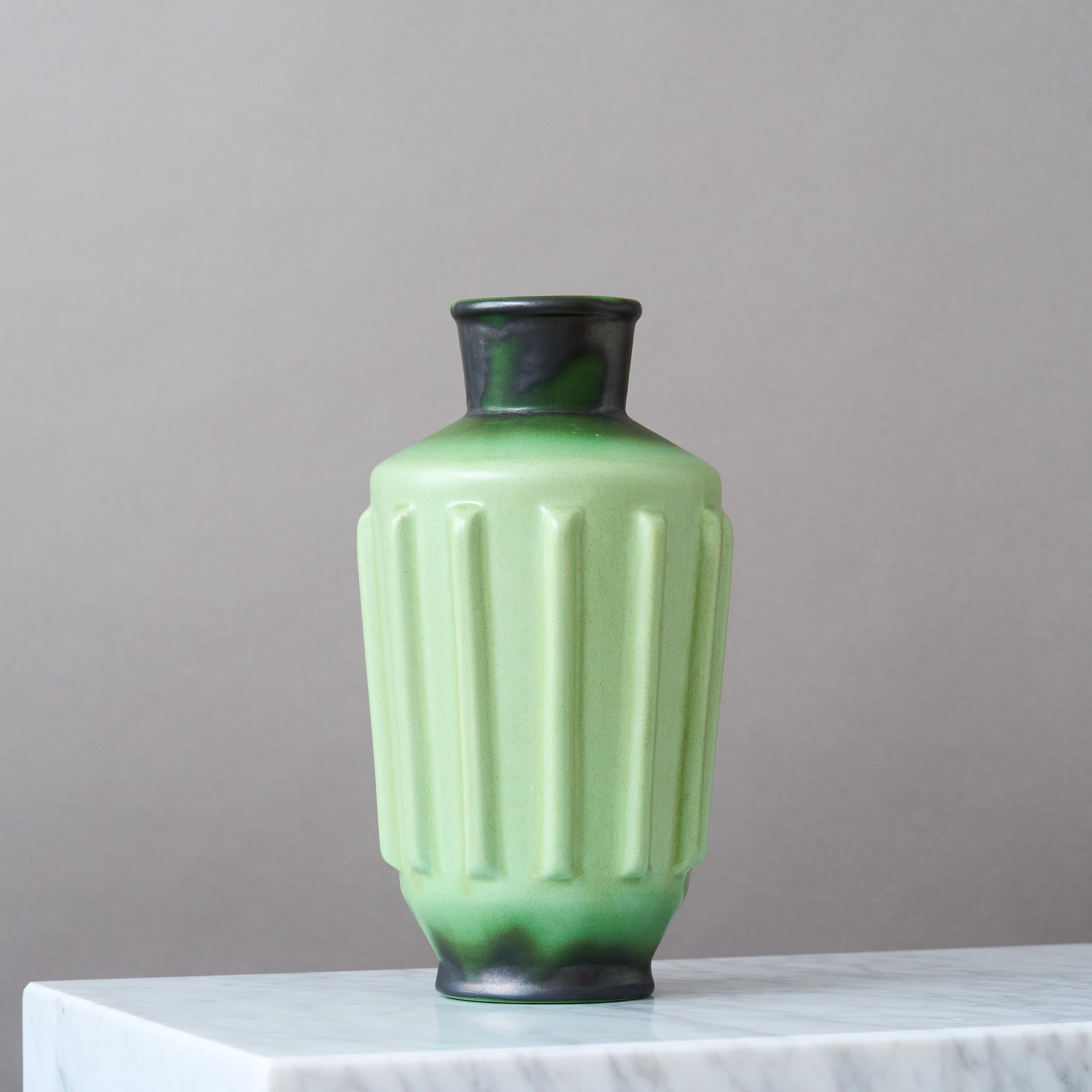 Green Art Deco Ceramic Vase by Ewald Dahlskog, Bo Fajans, Sweden, 1930s. For Sale 1