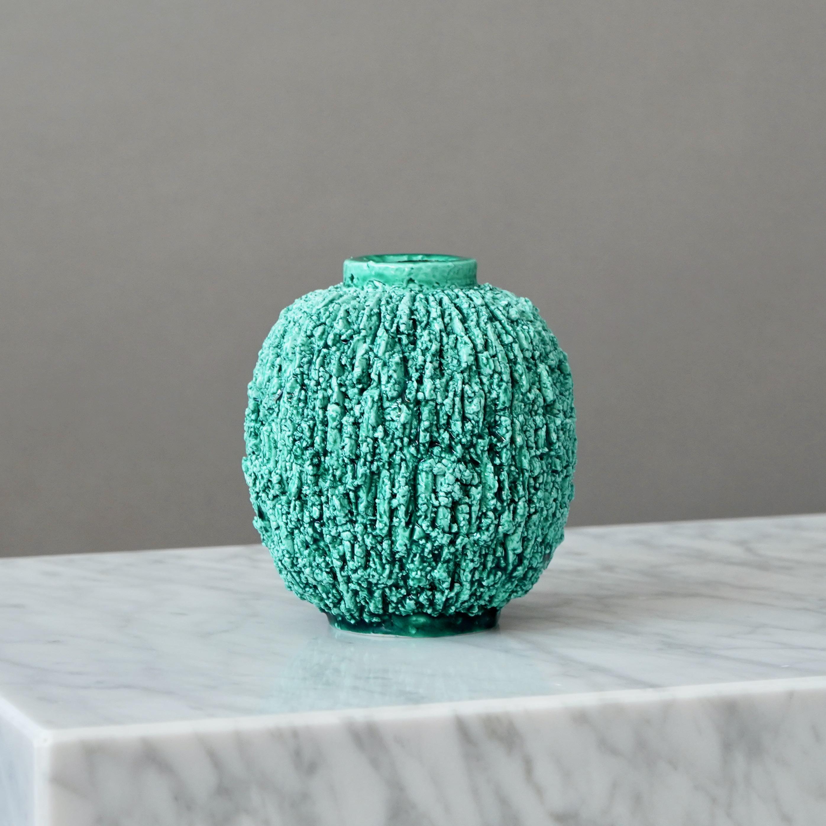 Svedese Vaso Chamotte Art Deco verde 'Hedgehog' di Gunnar Nylund. Rorstrand Svezia anni '30 in vendita