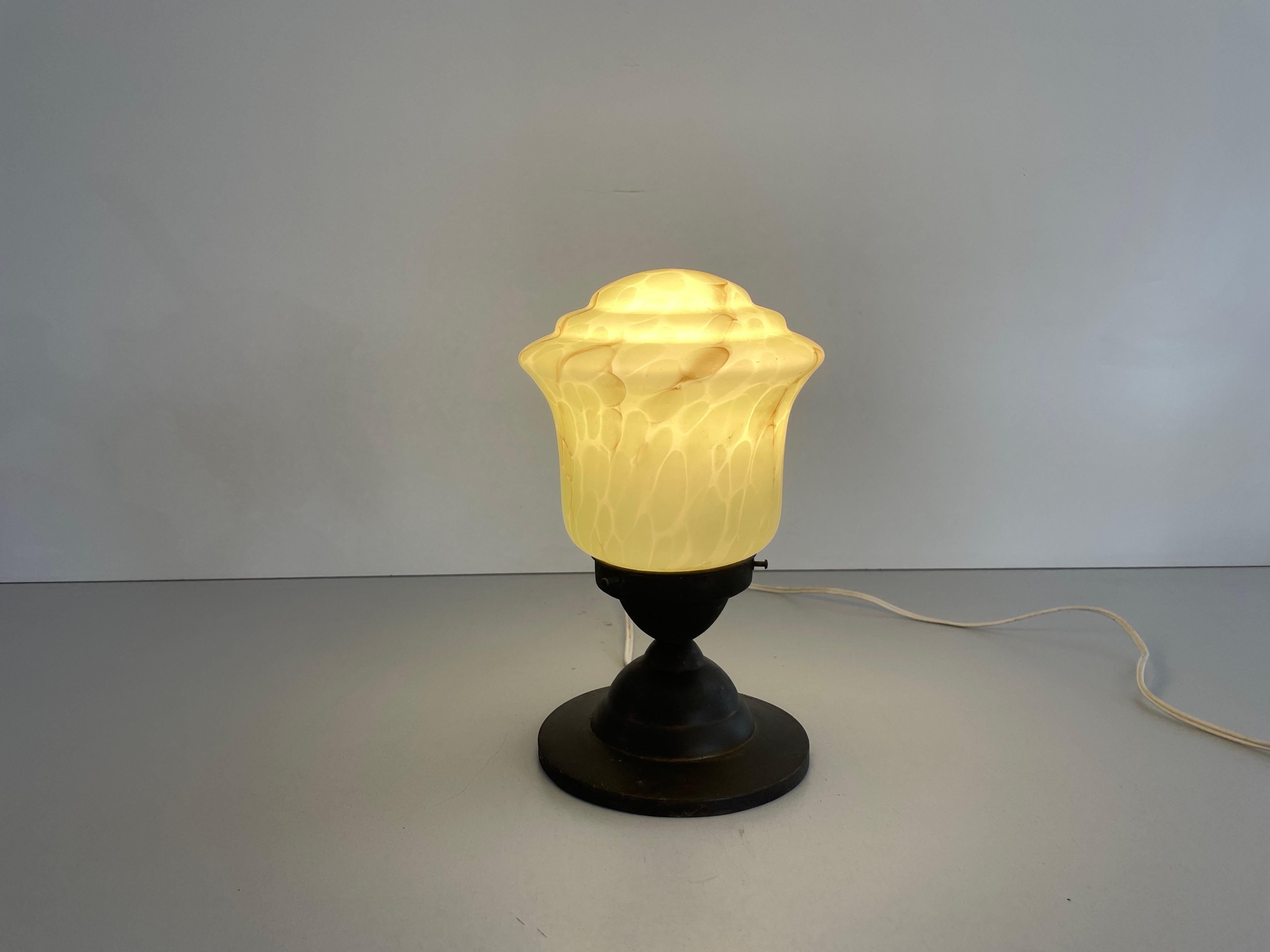 Pequeña lámpara de techo de cristal Art Decó verde, años 50, Alemania en venta 4