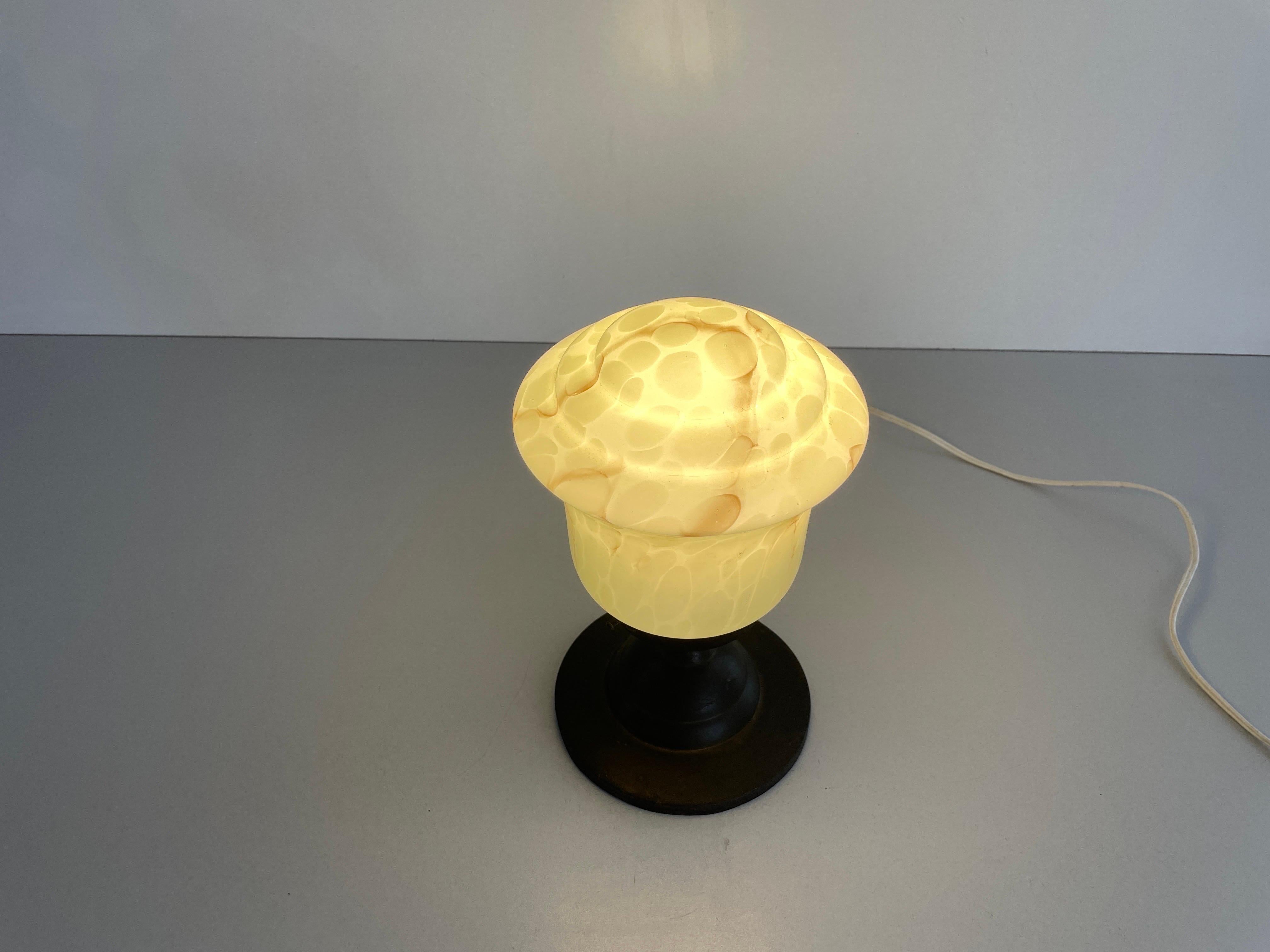 Pequeña lámpara de techo de cristal Art Decó verde, años 50, Alemania en venta 6