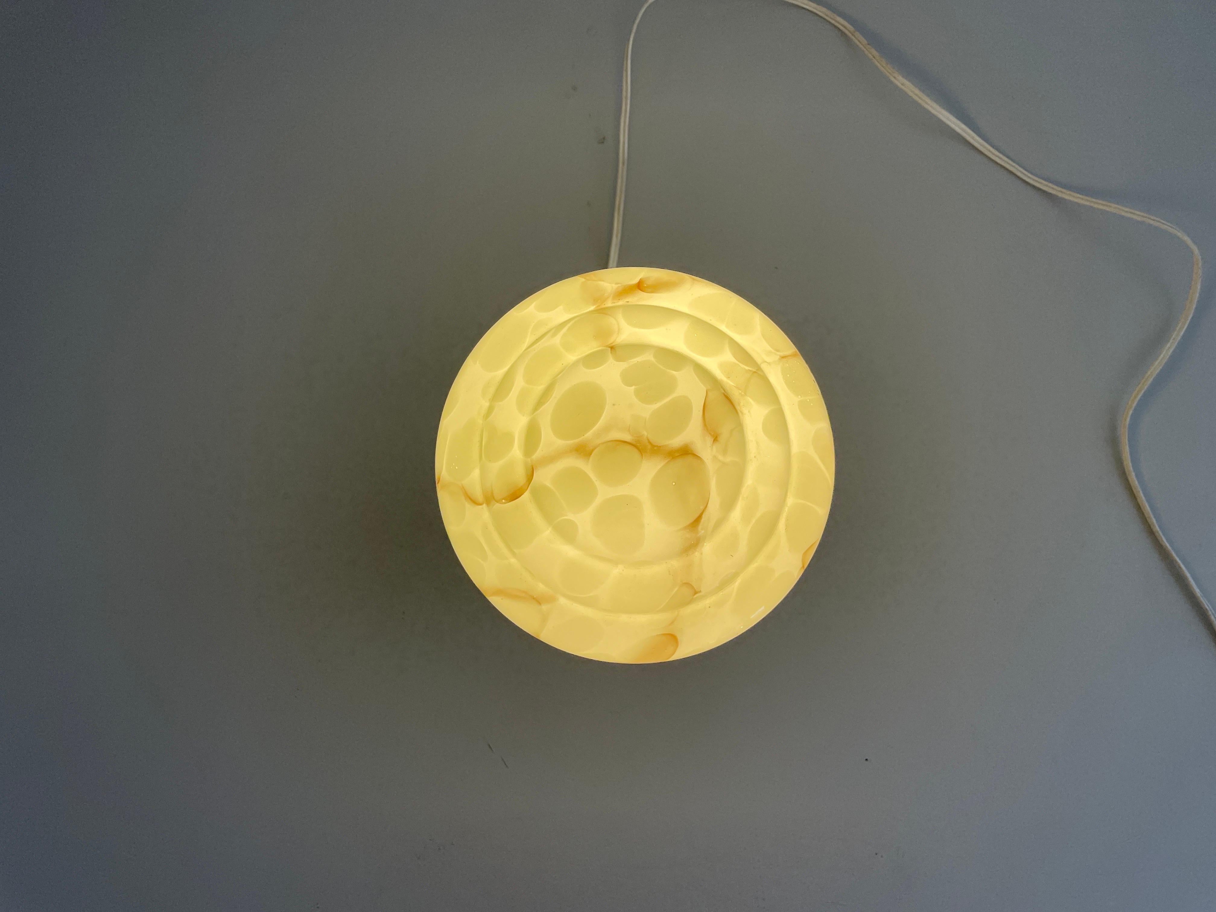 Pequeña lámpara de techo de cristal Art Decó verde, años 50, Alemania en venta 8