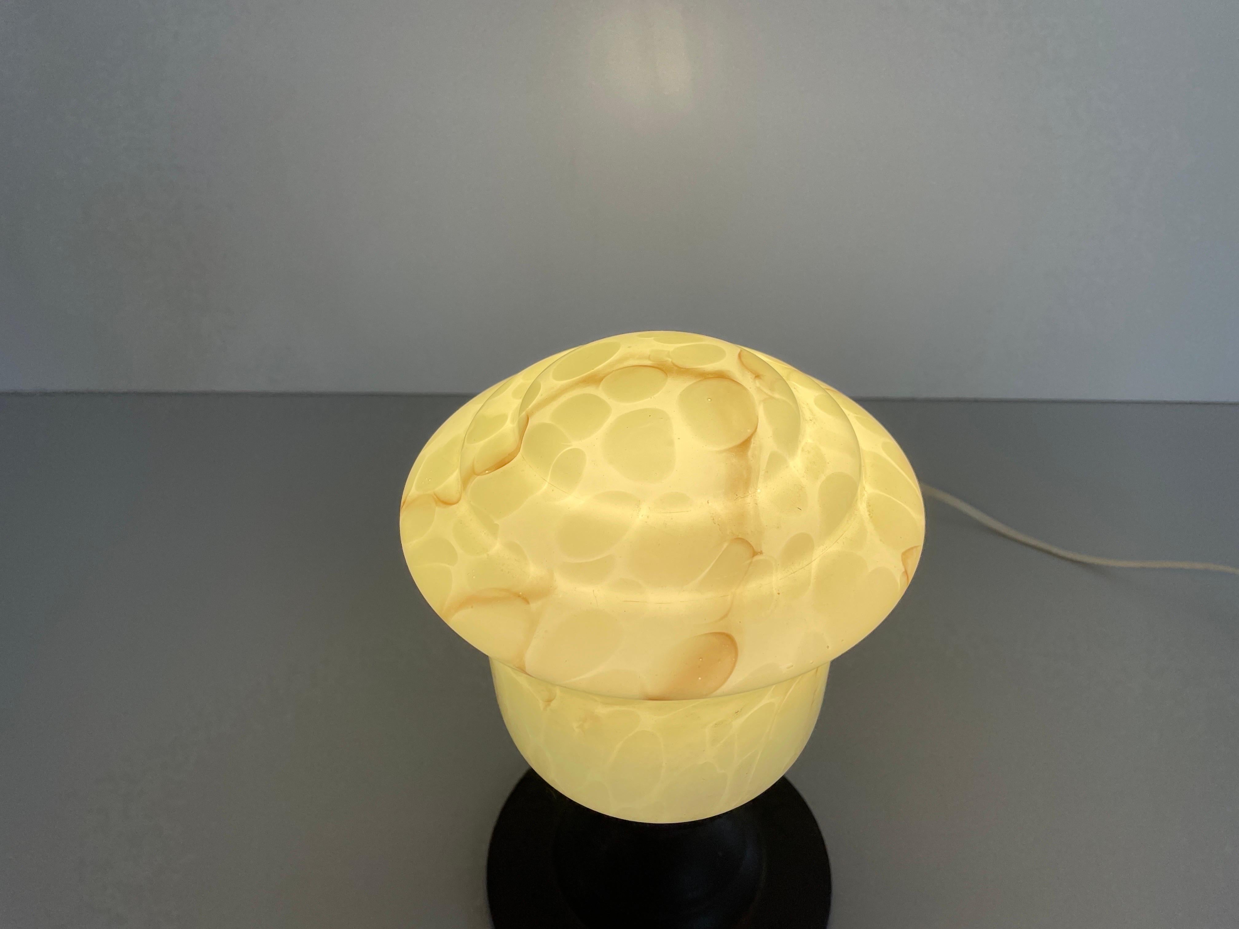 Pequeña lámpara de techo de cristal Art Decó verde, años 50, Alemania en venta 9