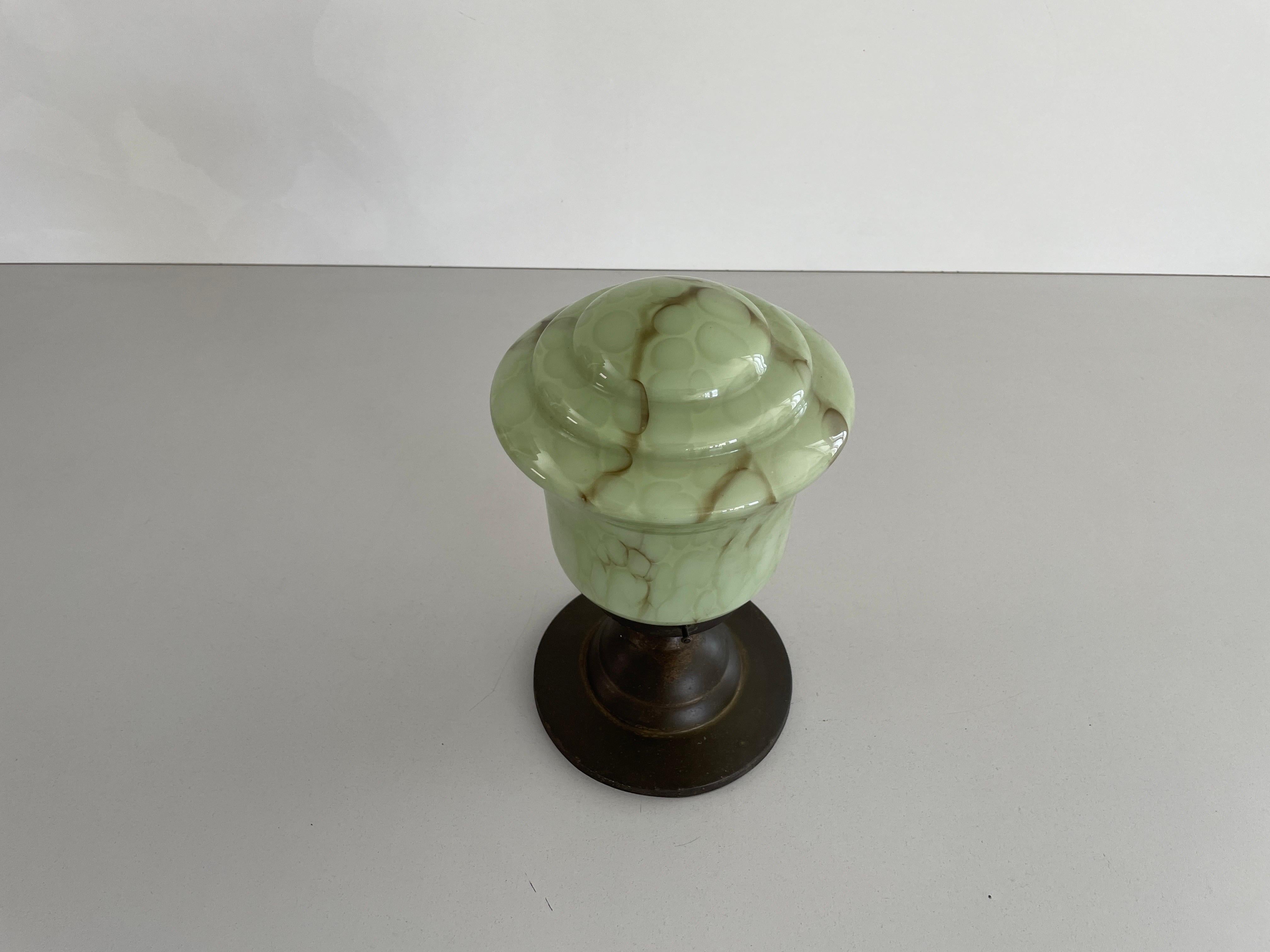 Pequeña lámpara de techo de cristal Art Decó verde, años 50, Alemania en Excelente estado para la venta en Hagenbach, DE