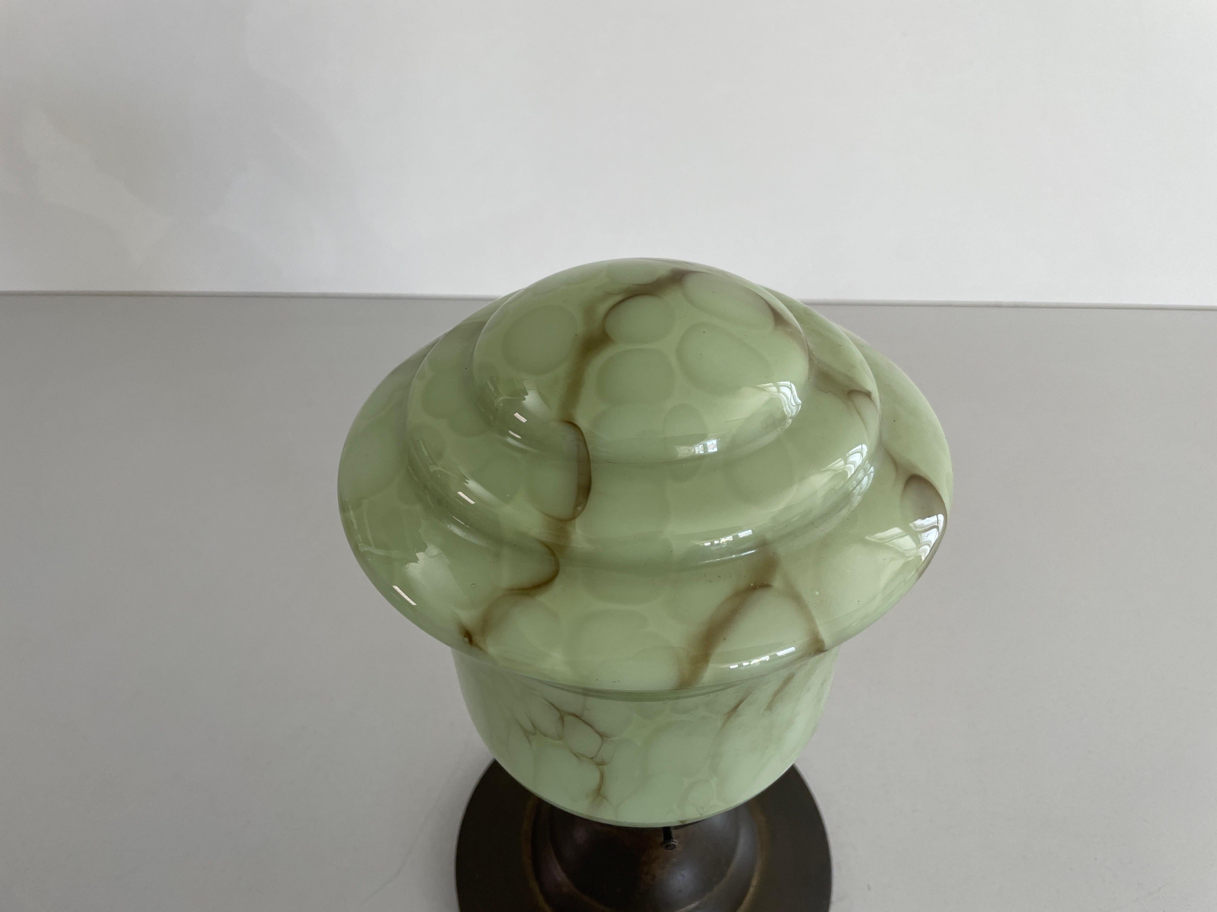 Pequeña lámpara de techo de cristal Art Decó verde, años 50, Alemania en venta 1