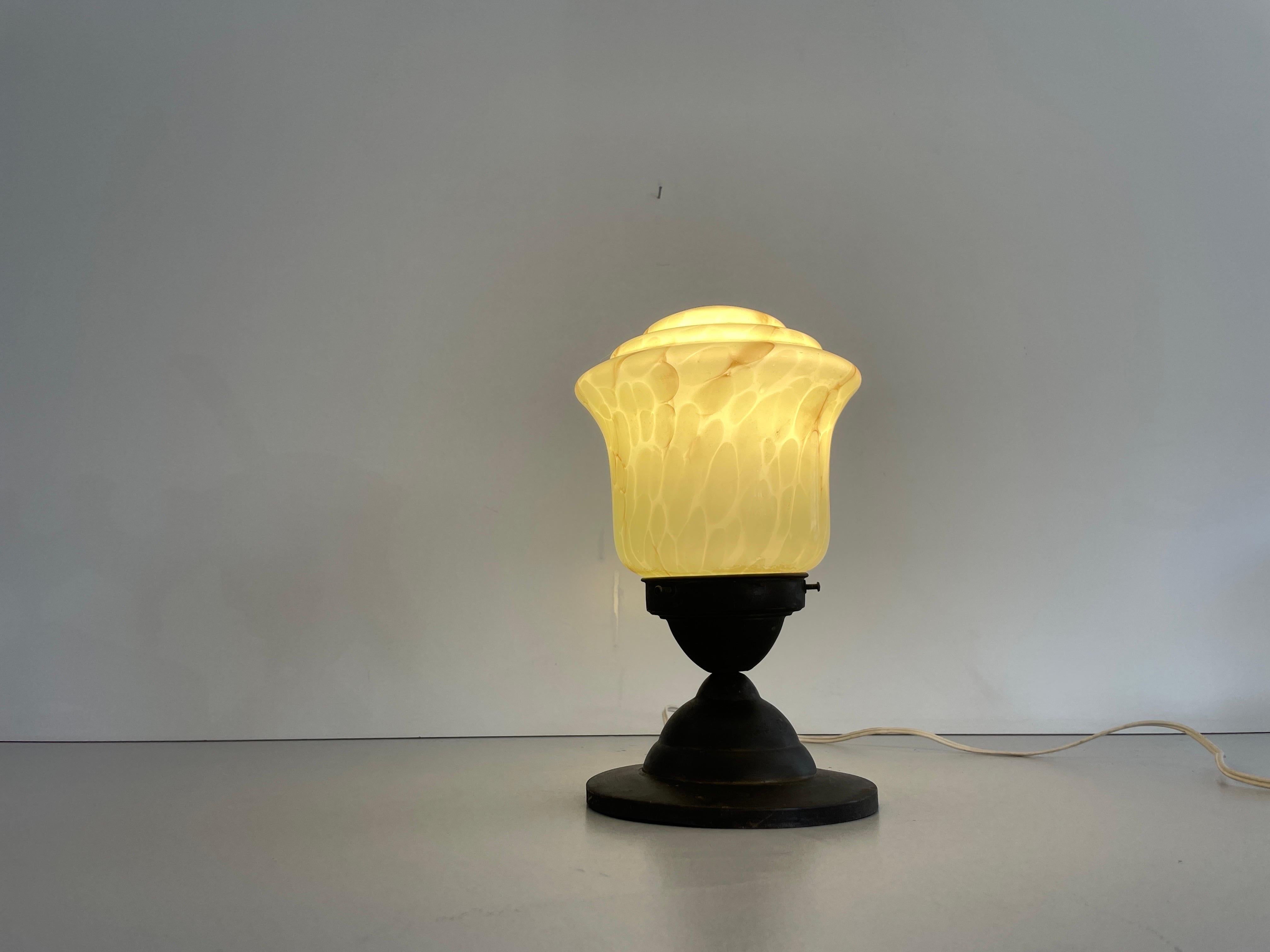 Pequeña lámpara de techo de cristal Art Decó verde, años 50, Alemania en venta 3