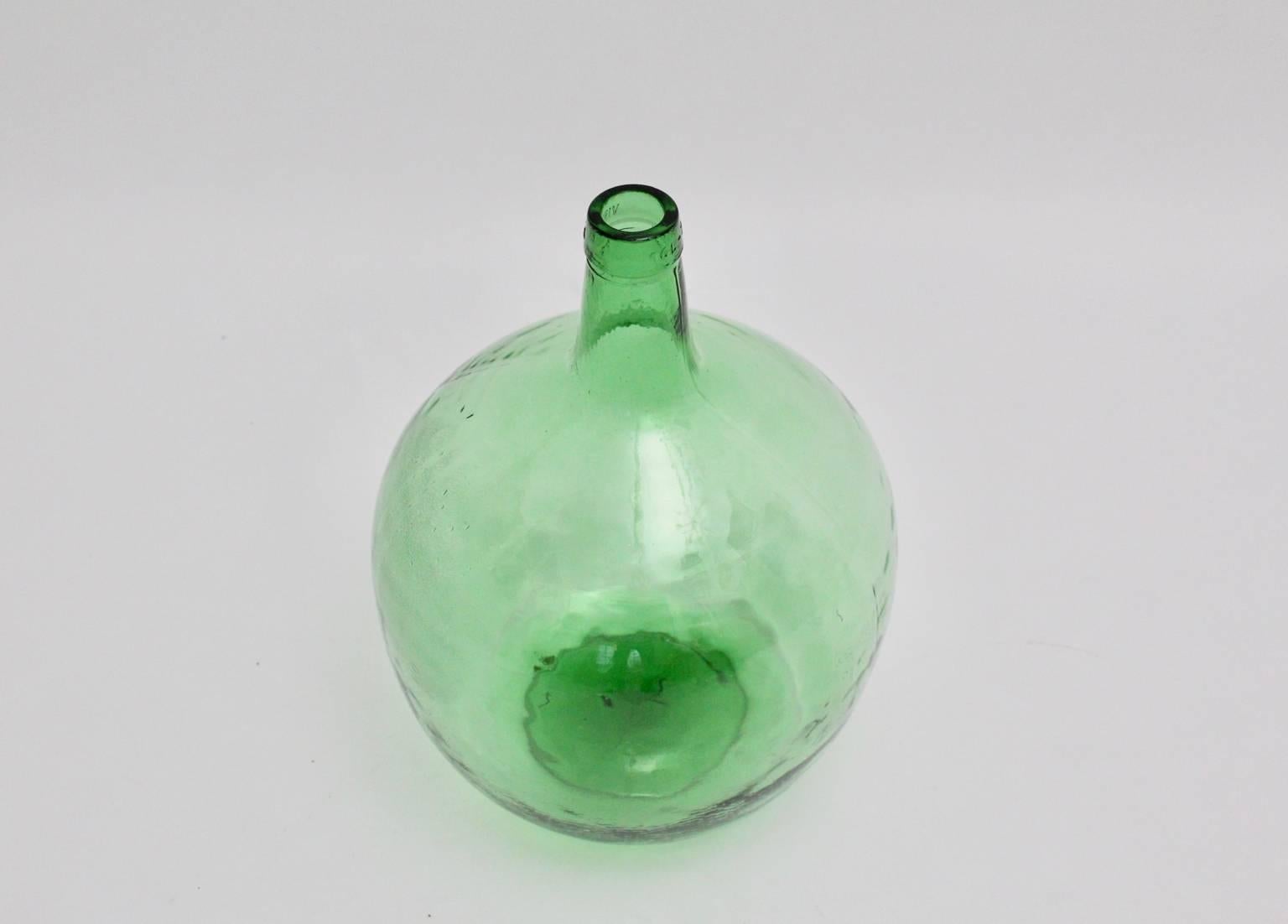 Art déco Bouteille ou vase en verre vintage vert  Demijohn 1970 Viresa