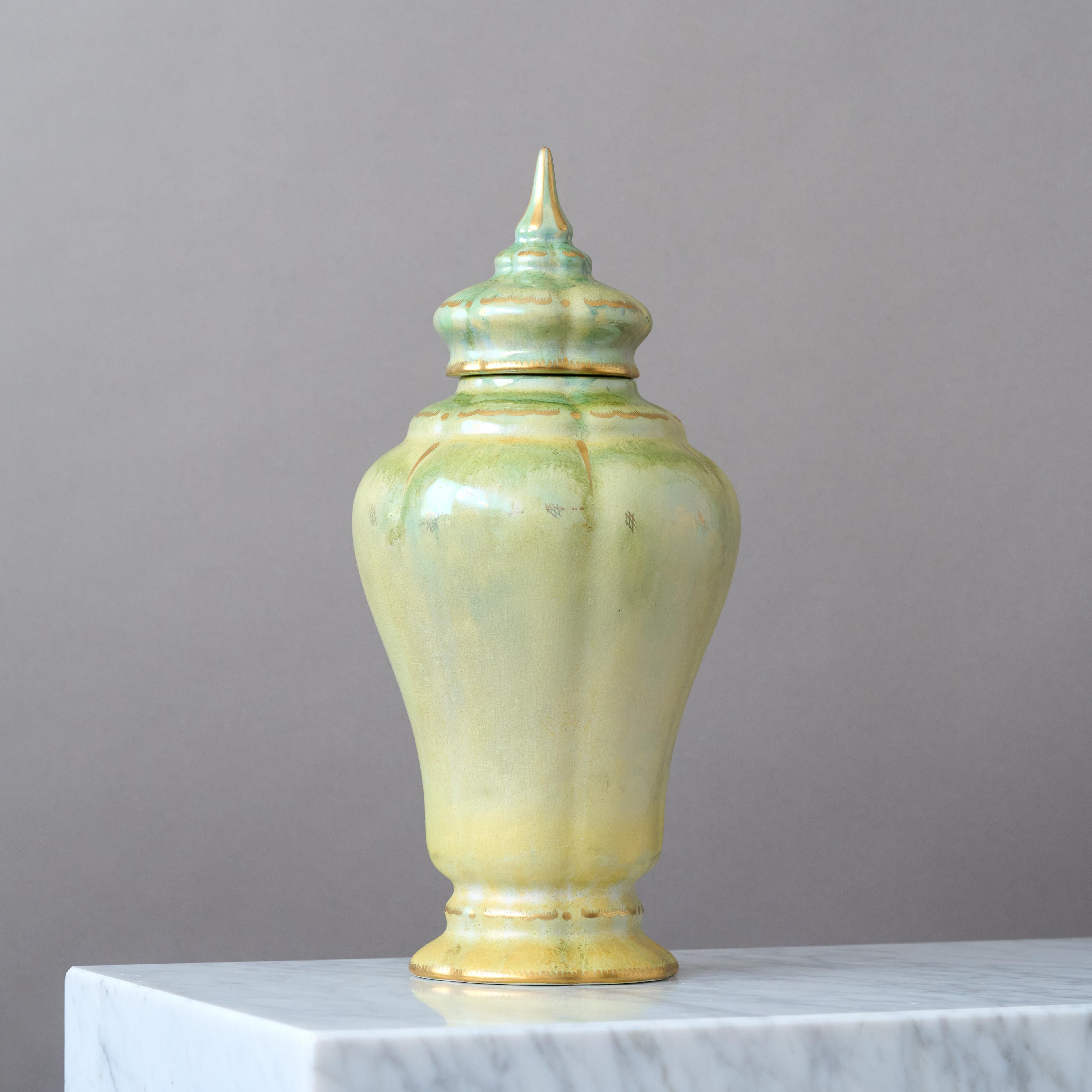 Svedese Urna con coperchio verde Art Deco di Josef Ekberg per Gustavsberg, Svezia, 1928. in vendita
