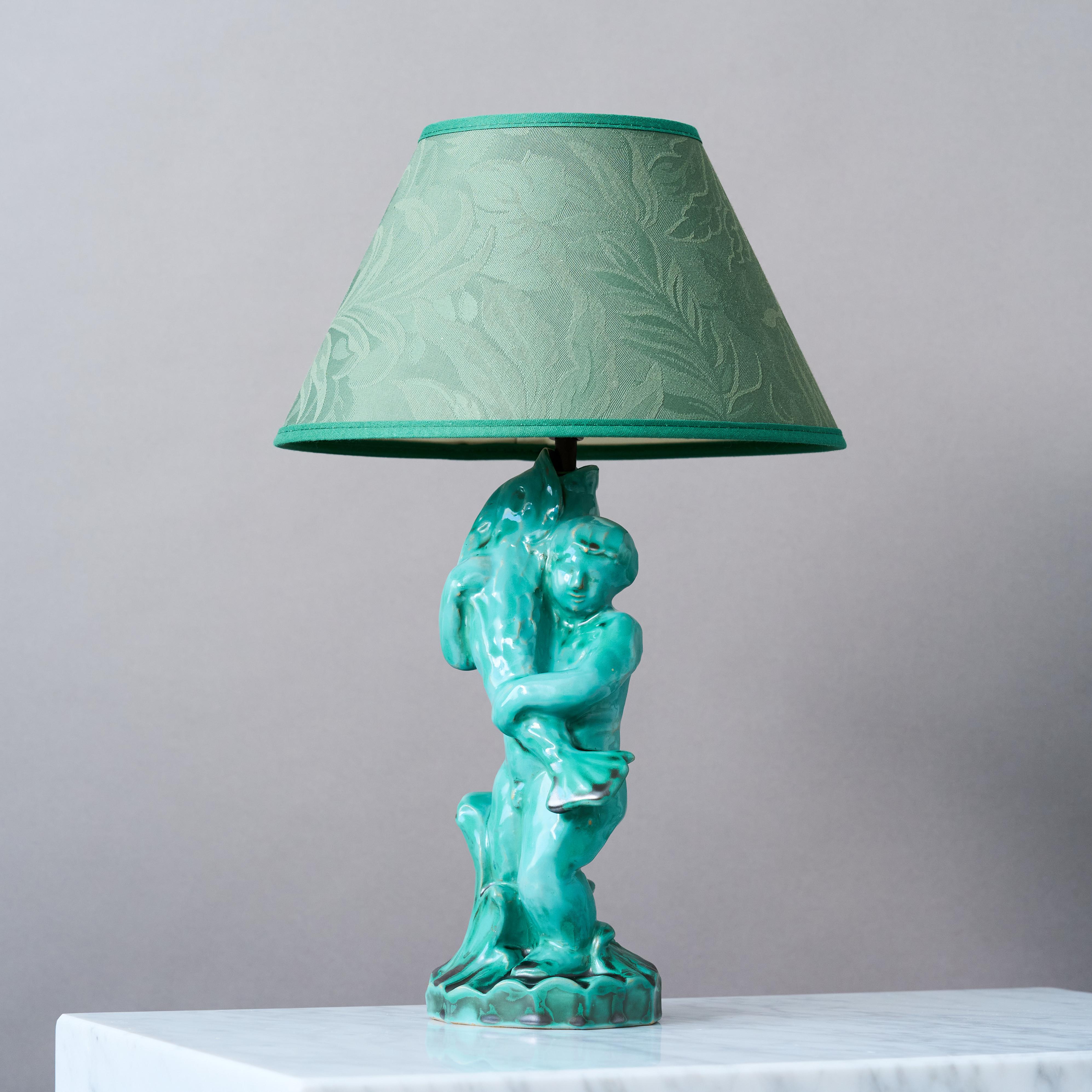 A rare and beautiful Art Deco / Swedish Grace sculptural earthenware table lamp with amazing glaze. 
Made by an unknown artist at S:t Erik Lervaufabriker, Uppsala, Sweden, 1910s-1920s. 

Great original condition. 
Signed 'S:T ERIK UPSALA'.

Sold