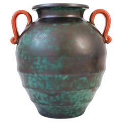 Jarrón Art Decó verde, Upsala Ekeby Ostergren, Suecia, años 30, estilo urna romana