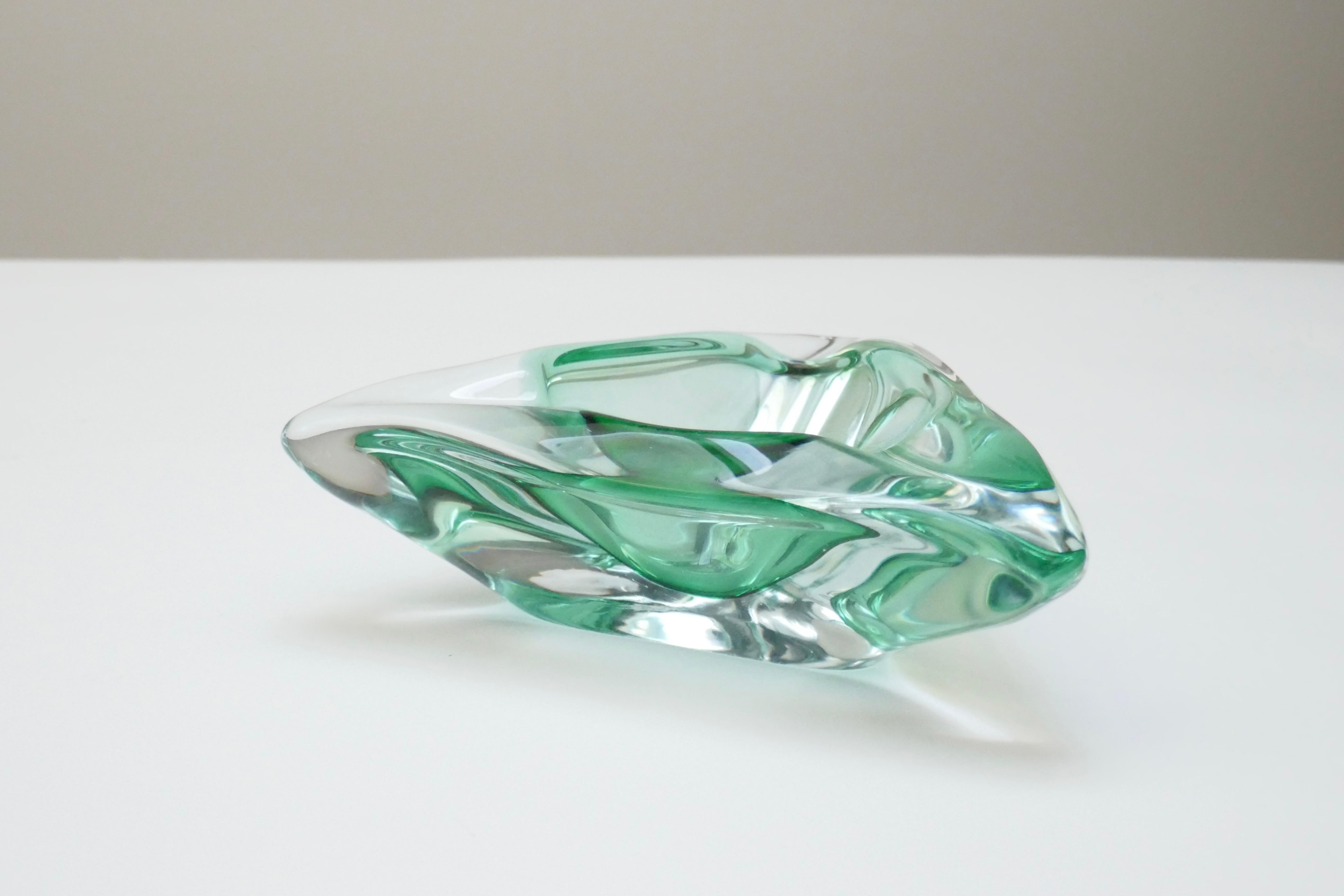 Mid-Century Modern Green Art Glass Triangular Bowl/Vide Poche, Murano, Italy, 1960s For Sale