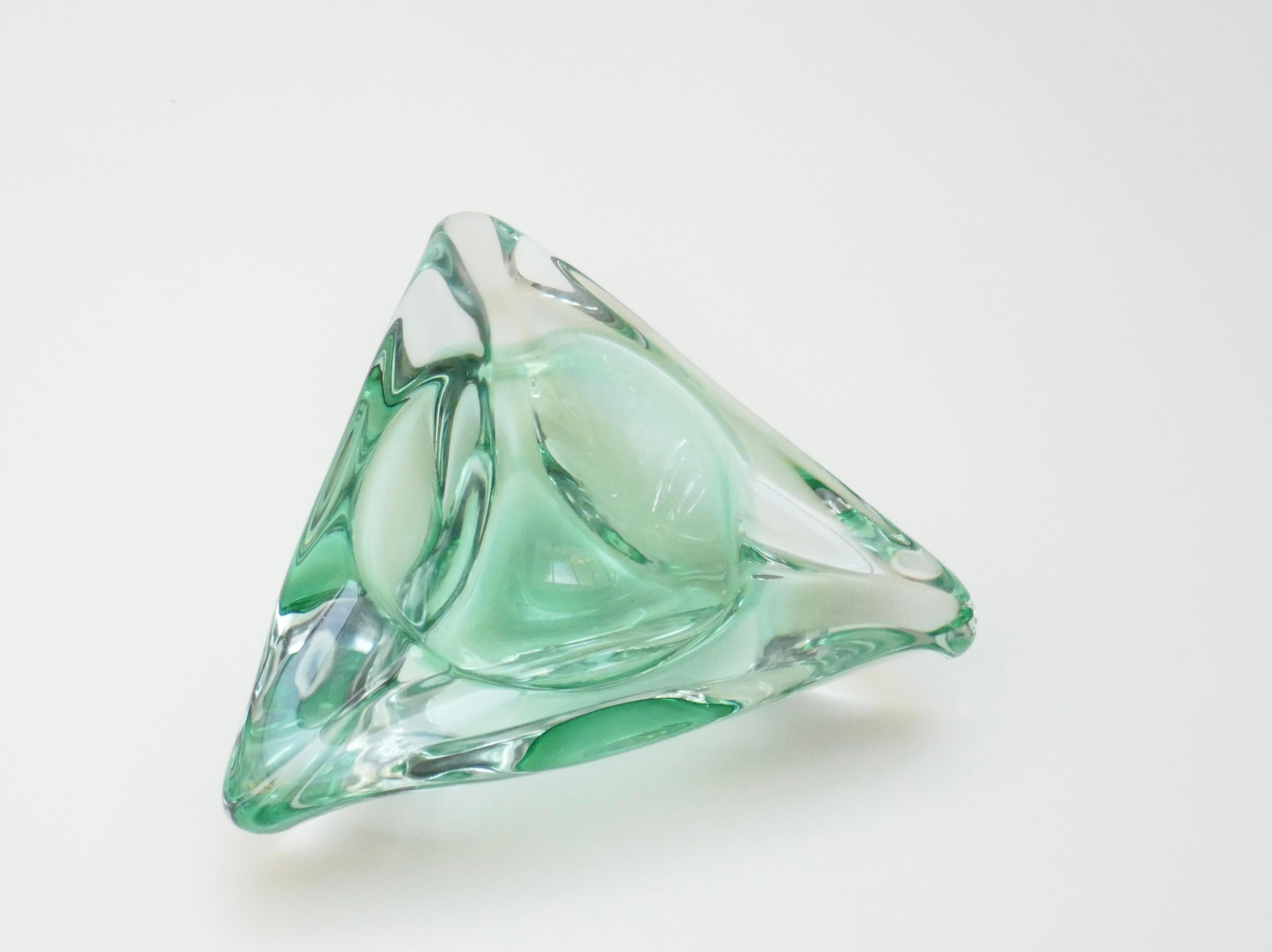 Milieu du XXe siècle Bol triangulaire en verre d'art vert/bol Vide Poche, Murano, Italie, années 1960 en vente