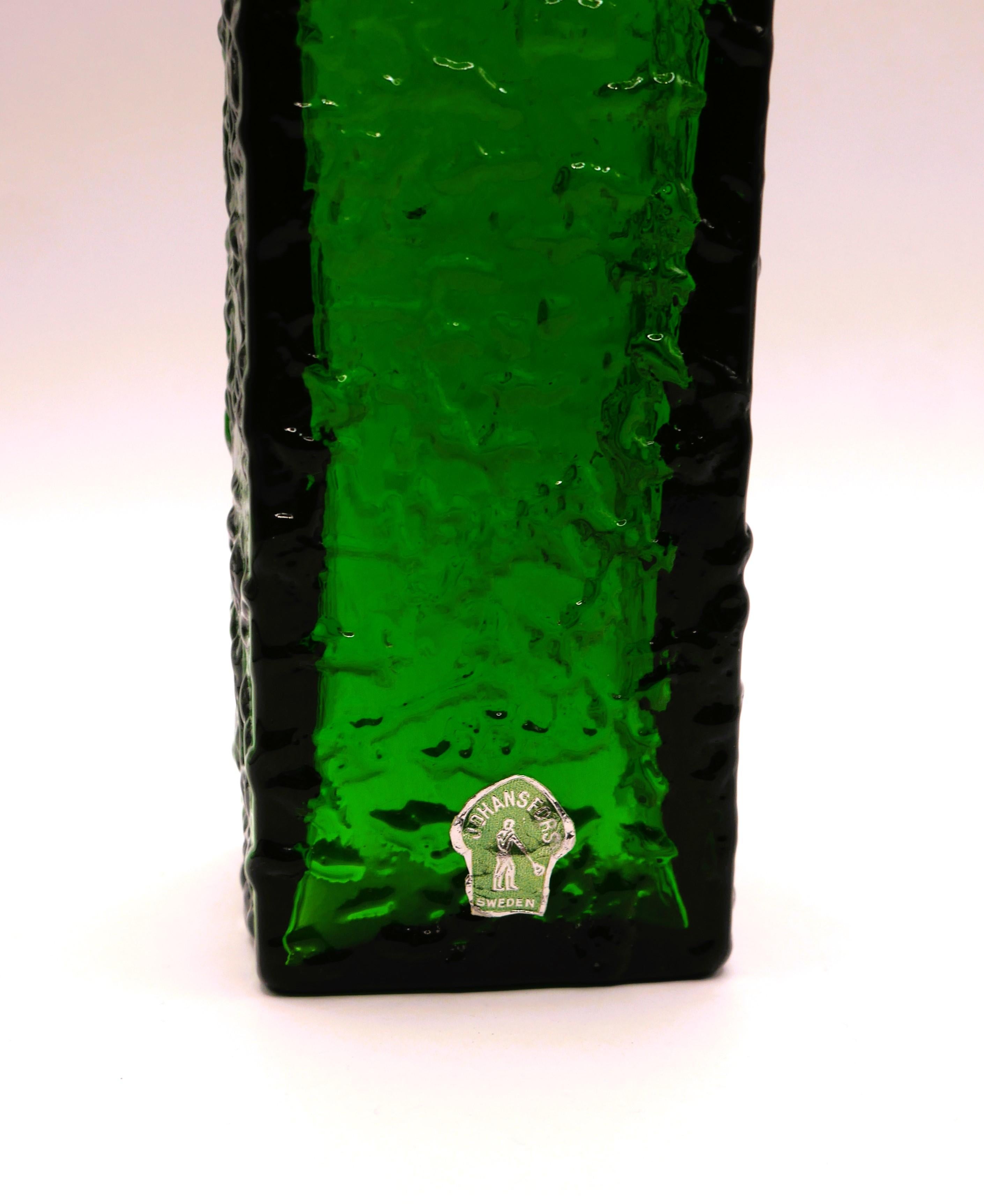 Green Art Glass Vase by Bengt Orup for Johansfors, Sweden In Excellent Condition In Skarpnäck, SE