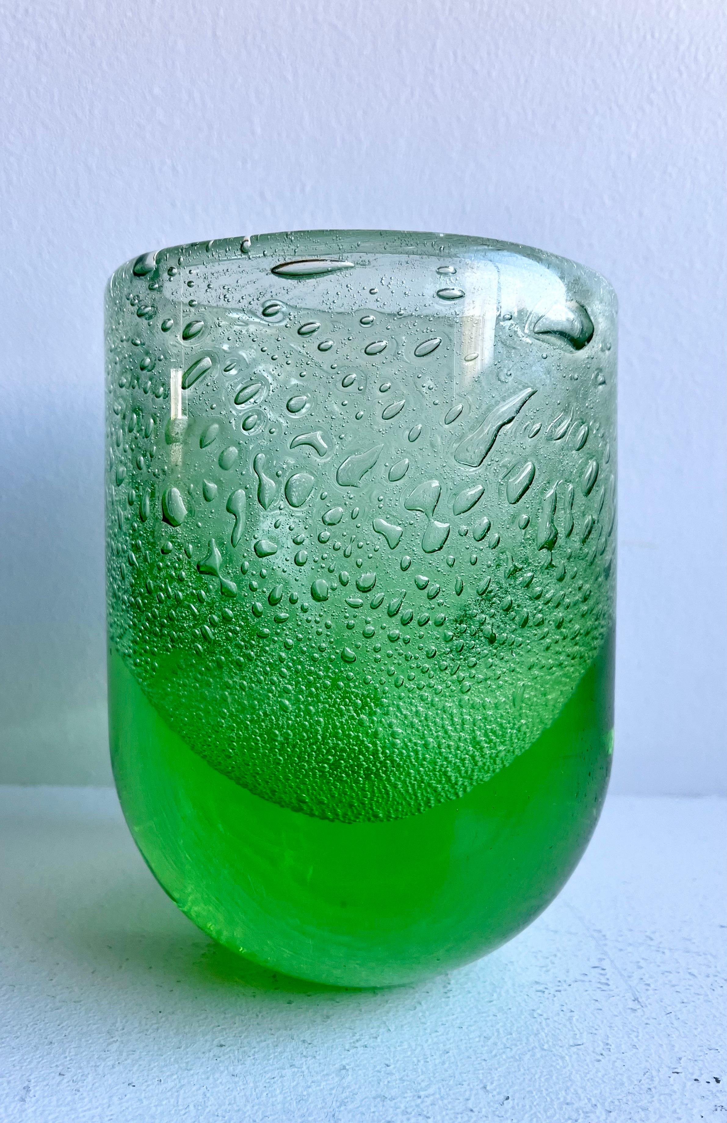 Vaso in vetro artistico verde con bolle, 
Scandinavo, circa anni '50

