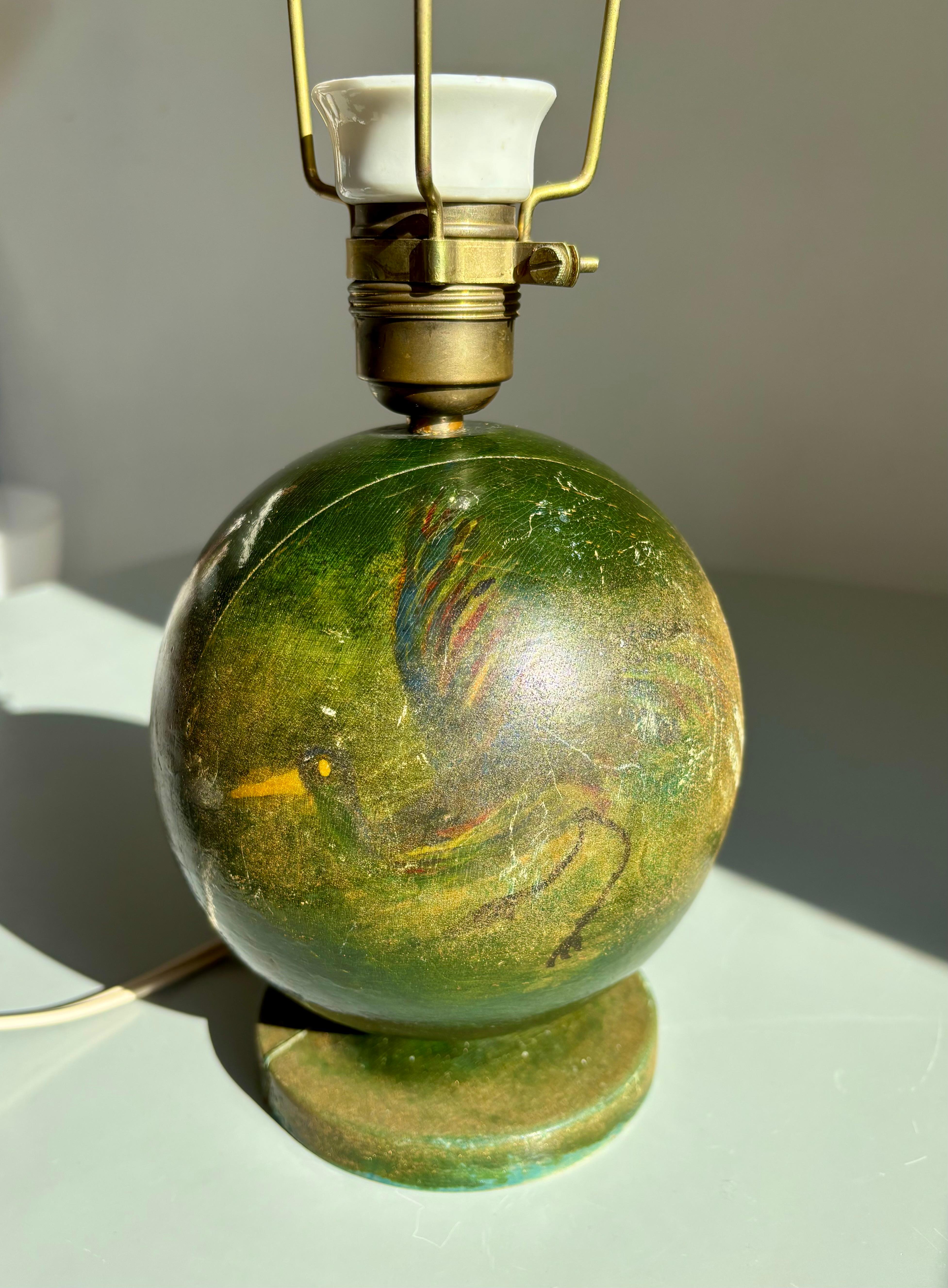 Lámpara globo decorativa de madera Art Nouveau verde con pájaros, años 20 Europeo en venta