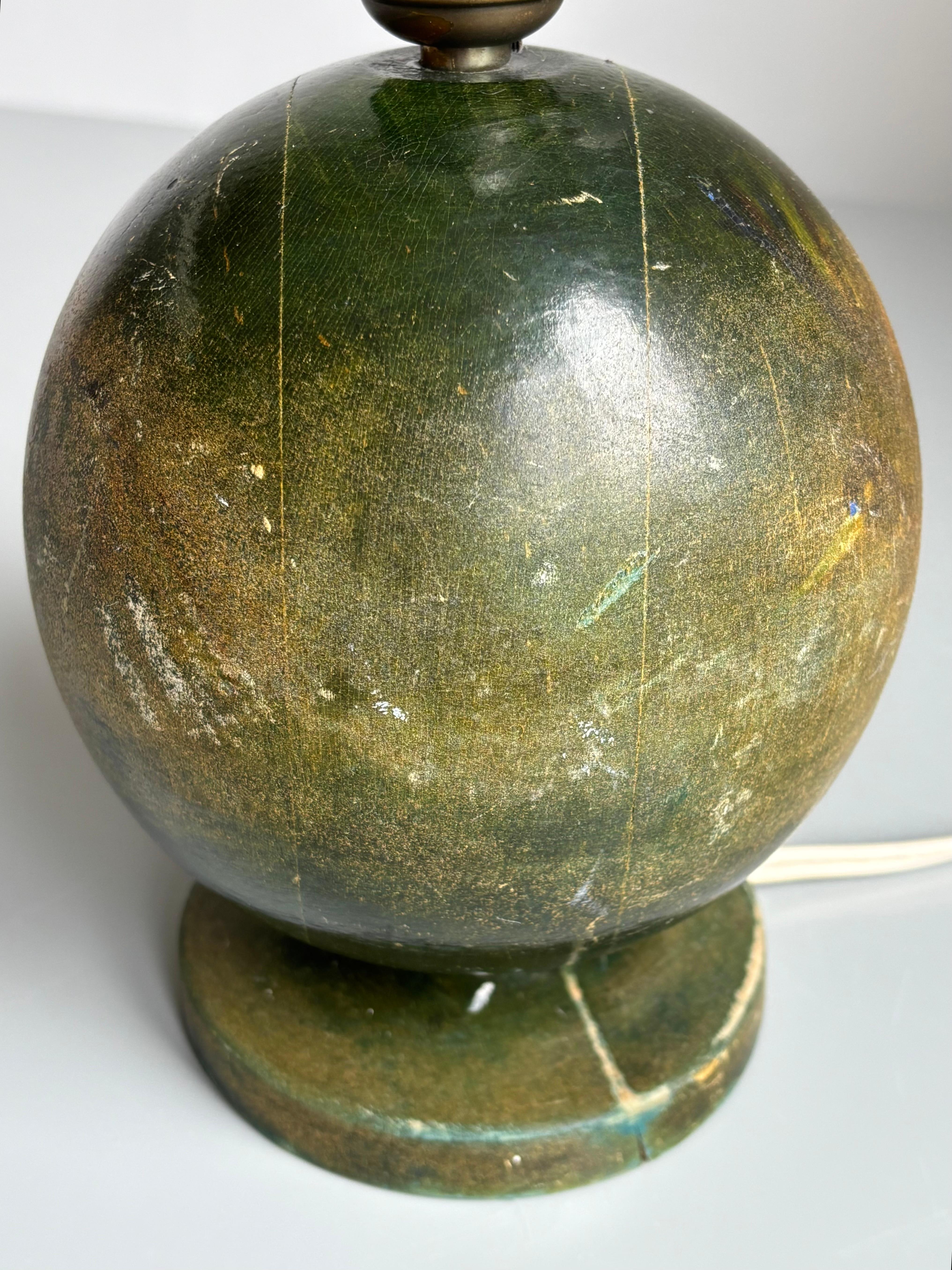 Lámpara globo decorativa de madera Art Nouveau verde con pájaros, años 20 en venta 1