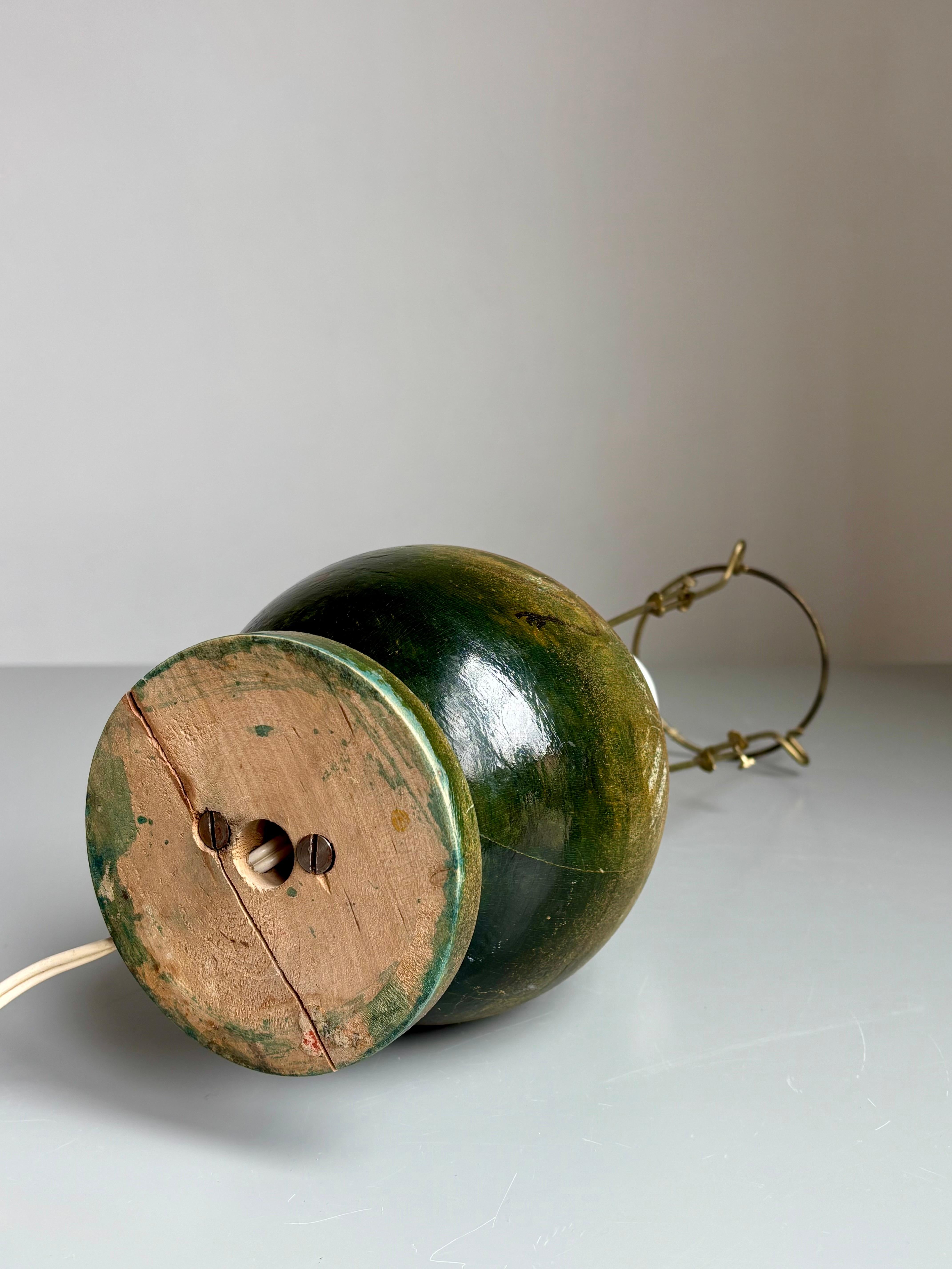 Lámpara globo decorativa de madera Art Nouveau verde con pájaros, años 20 en venta 2