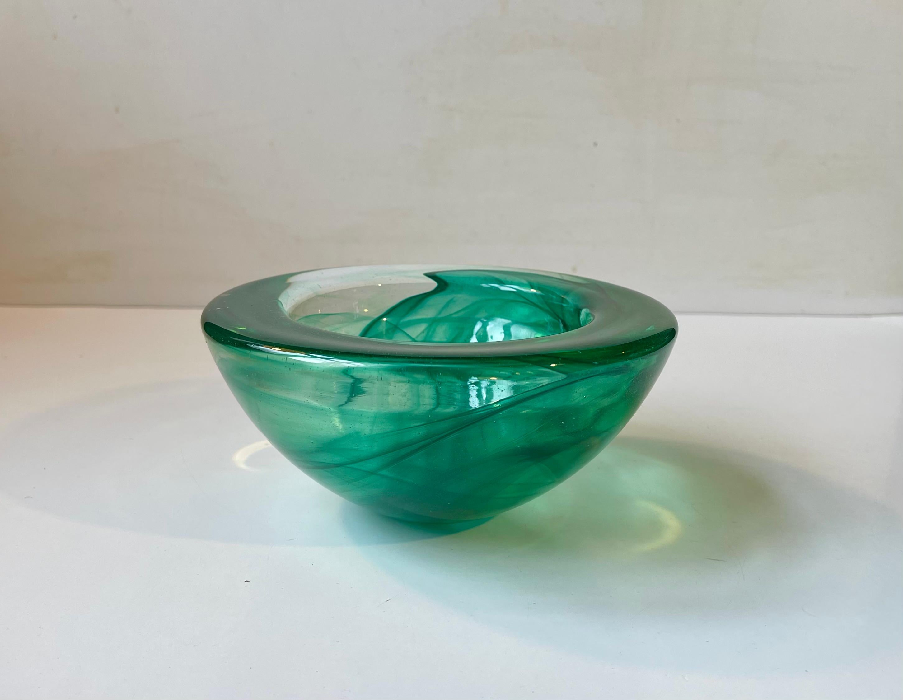 Grüne Atoll-Kunstglasschale von Anna Ehrner für Kosta Boda, 1980er Jahre (Moderne) im Angebot
