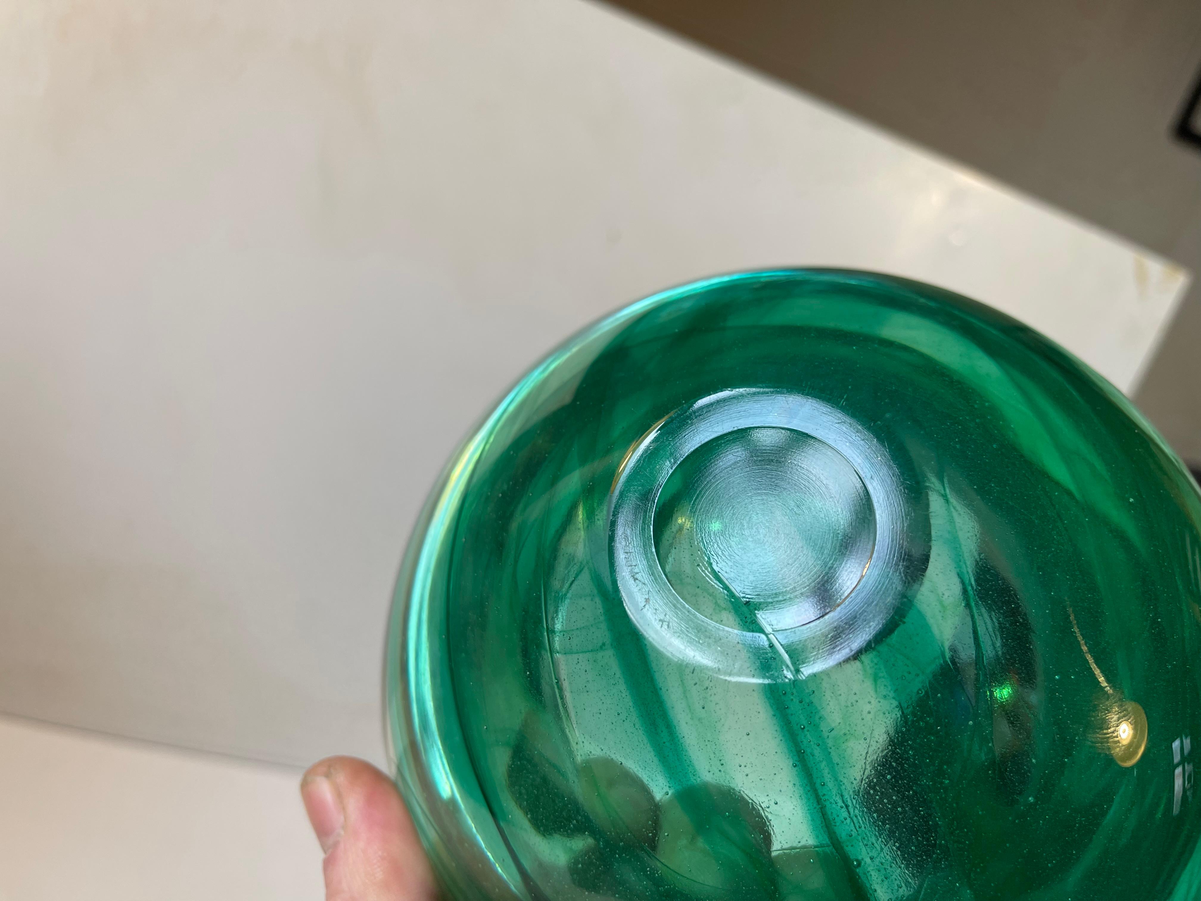 Green Atoll Art Glass Bowl by Anna Ehrner for Kosta Boda, 1980s In Good Condition For Sale In Esbjerg, DK