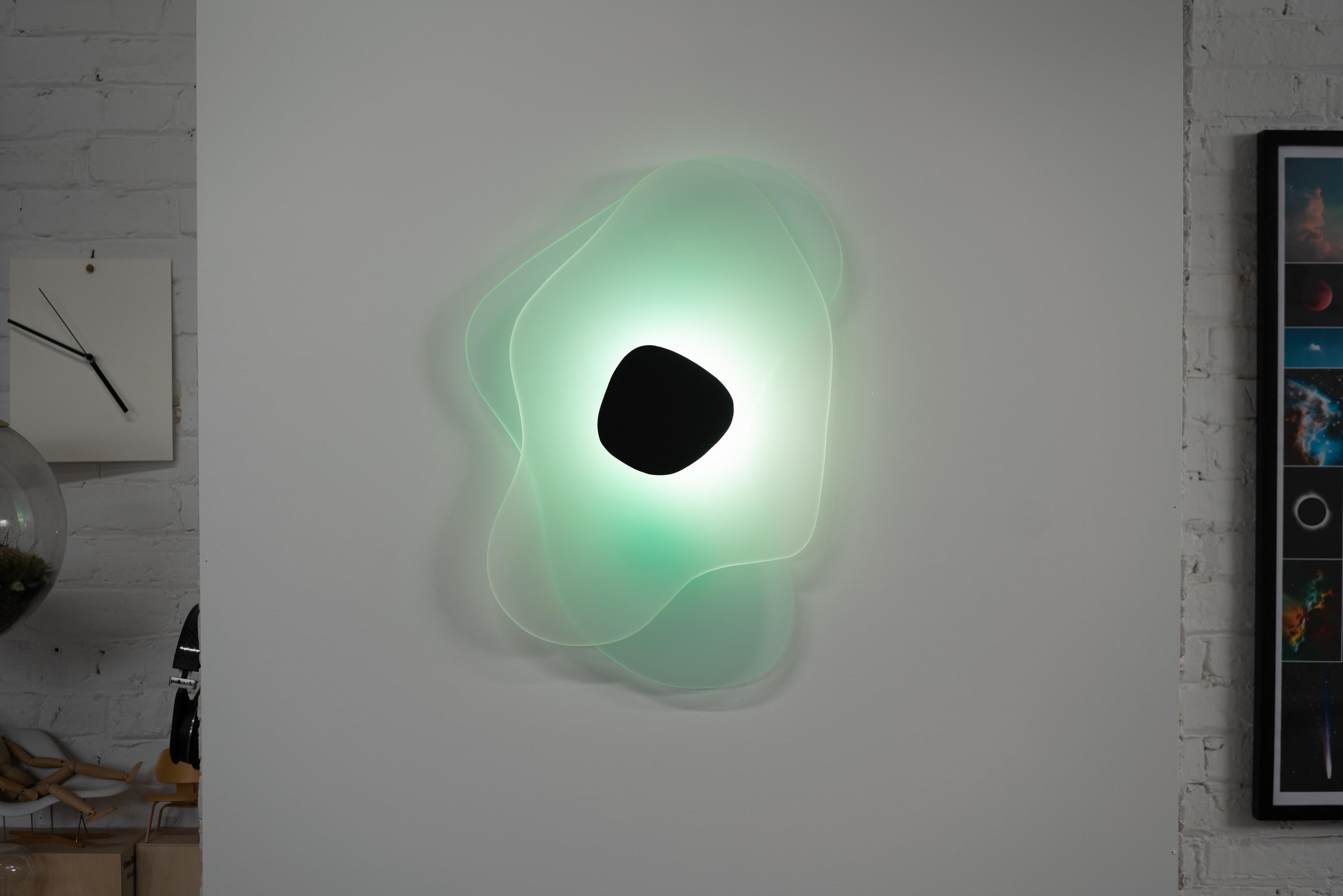 Applique LED Aurora en résine verte de Richard Clarkson Studio Neuf - En vente à Brooklyn, NY