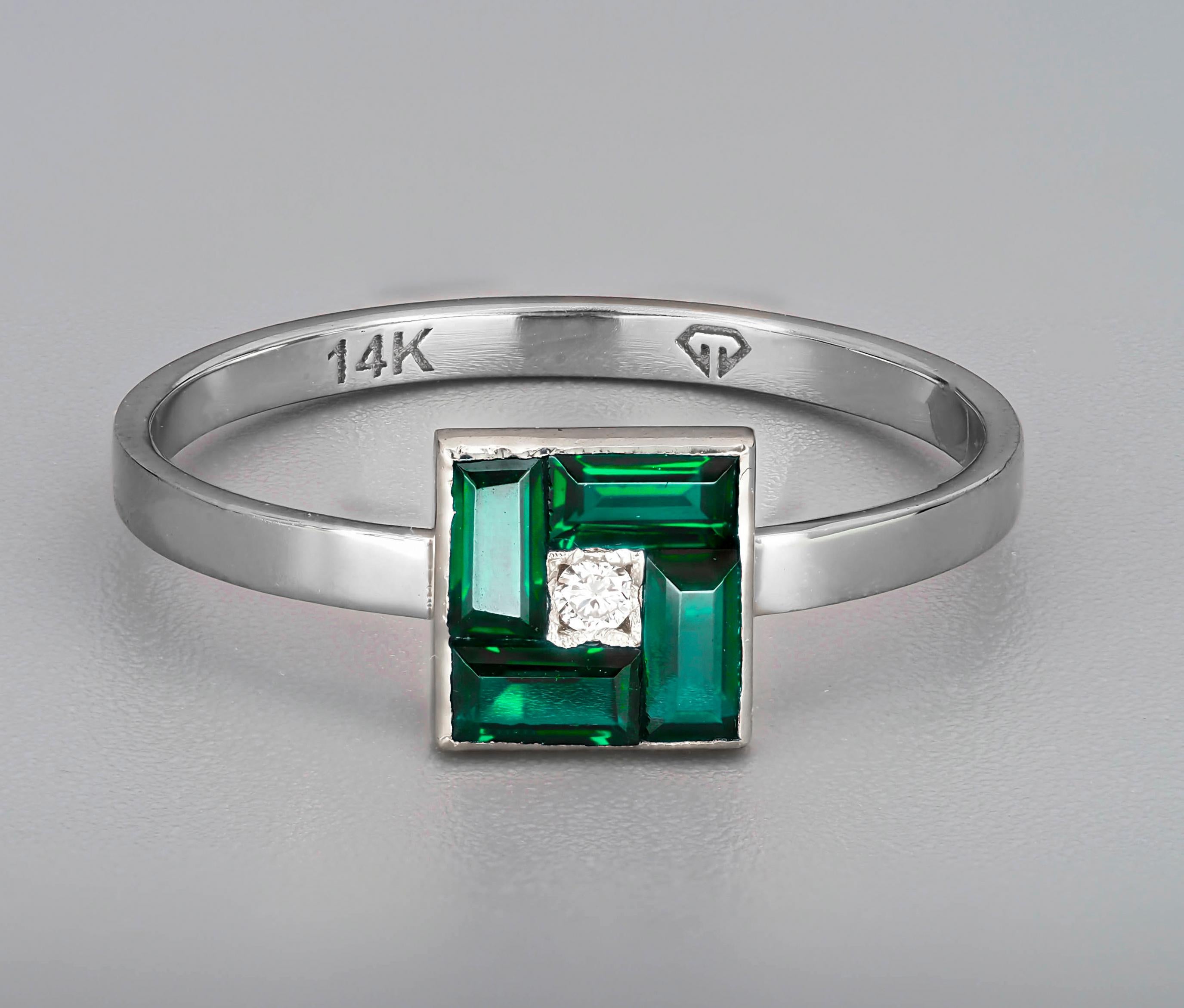 Green baguette 14k gold ring.
Baguette lab emerald 14k gold ring. Delicate emerald ring. Green gem ring. May birthstone ring. Minimalist gold ring. Square gold ring.

Metal: 14k gold
Weight: 1.5 gr. depends from size

Gemstones:
1.Lab emerald: green
