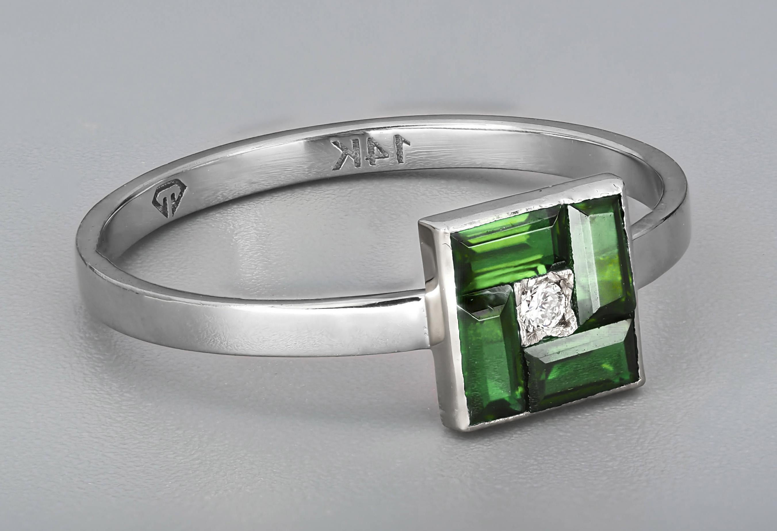 For Sale:  Green baguette 14k gold ring 2