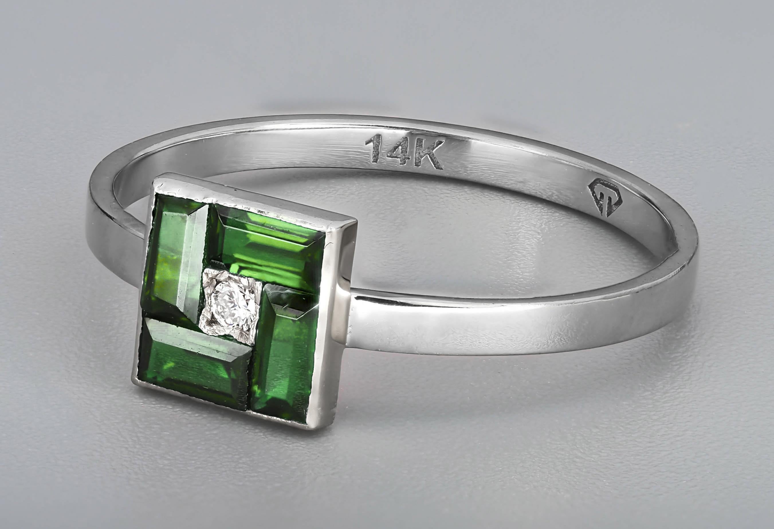 For Sale:  Green baguette 14k gold ring 3
