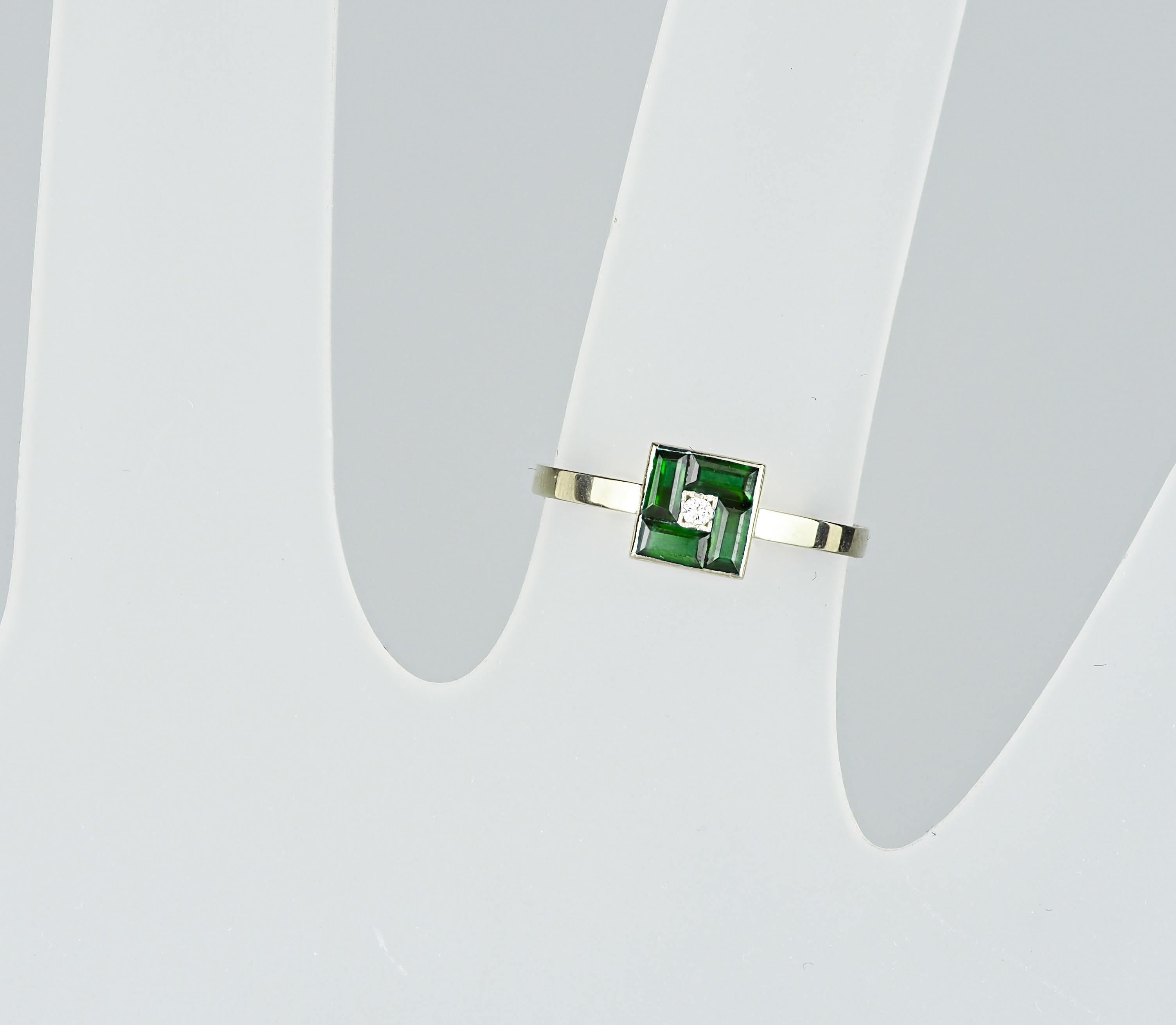 For Sale:  Green baguette 14k gold ring 4