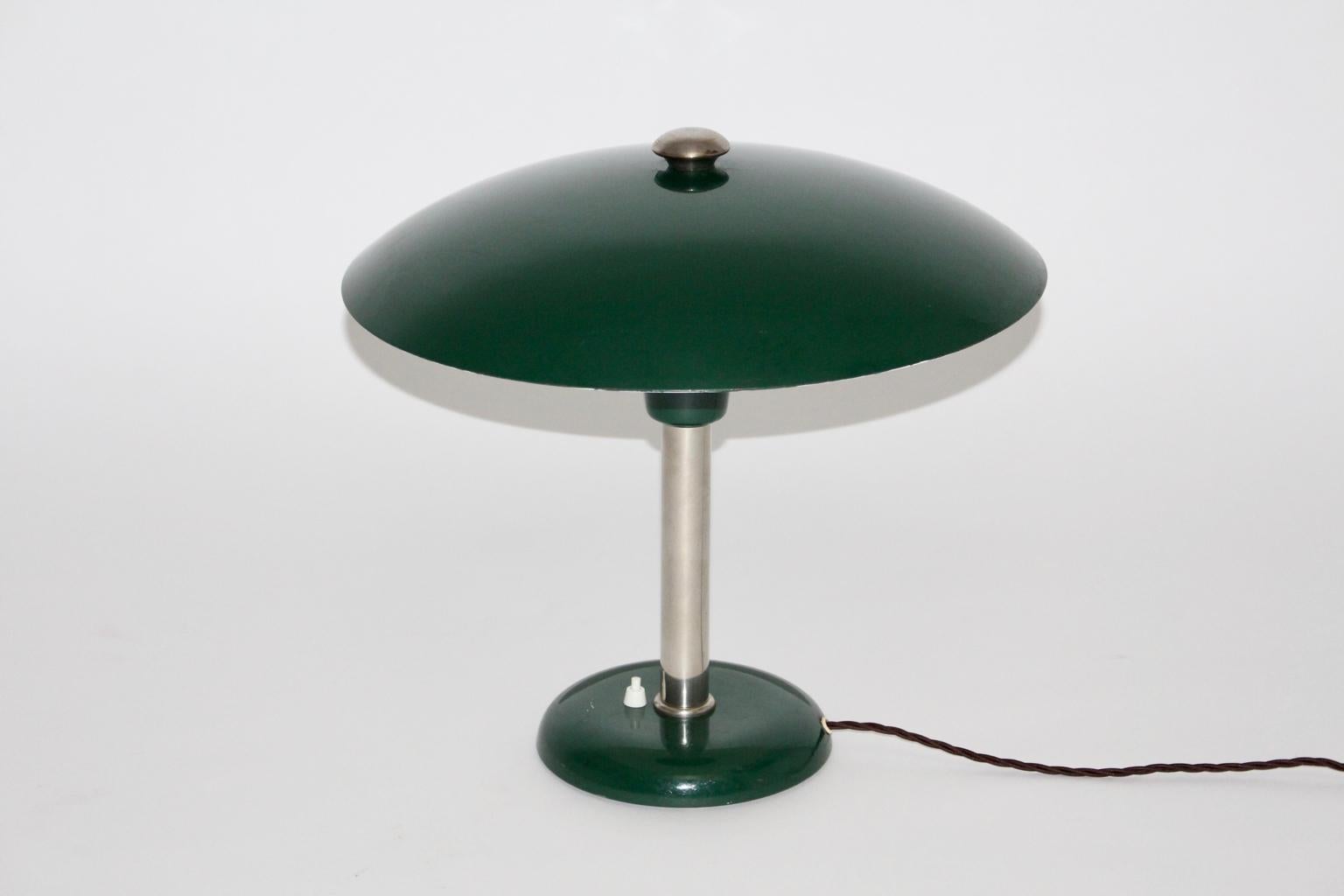 Art déco Lampe de bureau vintage Art Déco Bauhaus verte en métal par Max Schumacher, 1934, Allemagne en vente