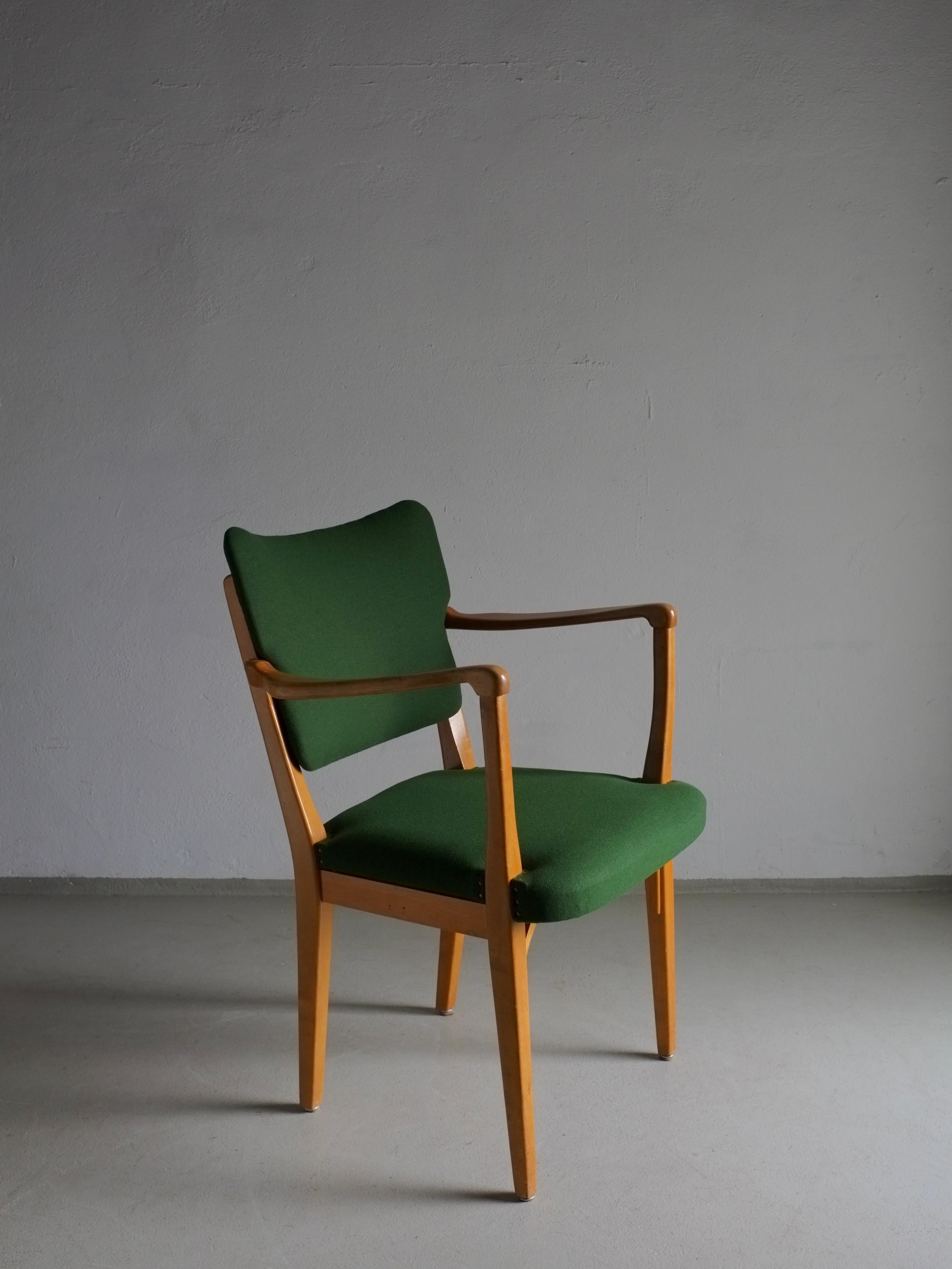 A vintage Swedish armchair from Nordiska Kompaniet (Model 562-004) made of beech wood with new upholstery.

Additional information:
Country of manufacture: Sweden
Period: 1940s
Dimensions: W 58 cm x D 50 cm x H(total/seat/armrest) 83/43/71