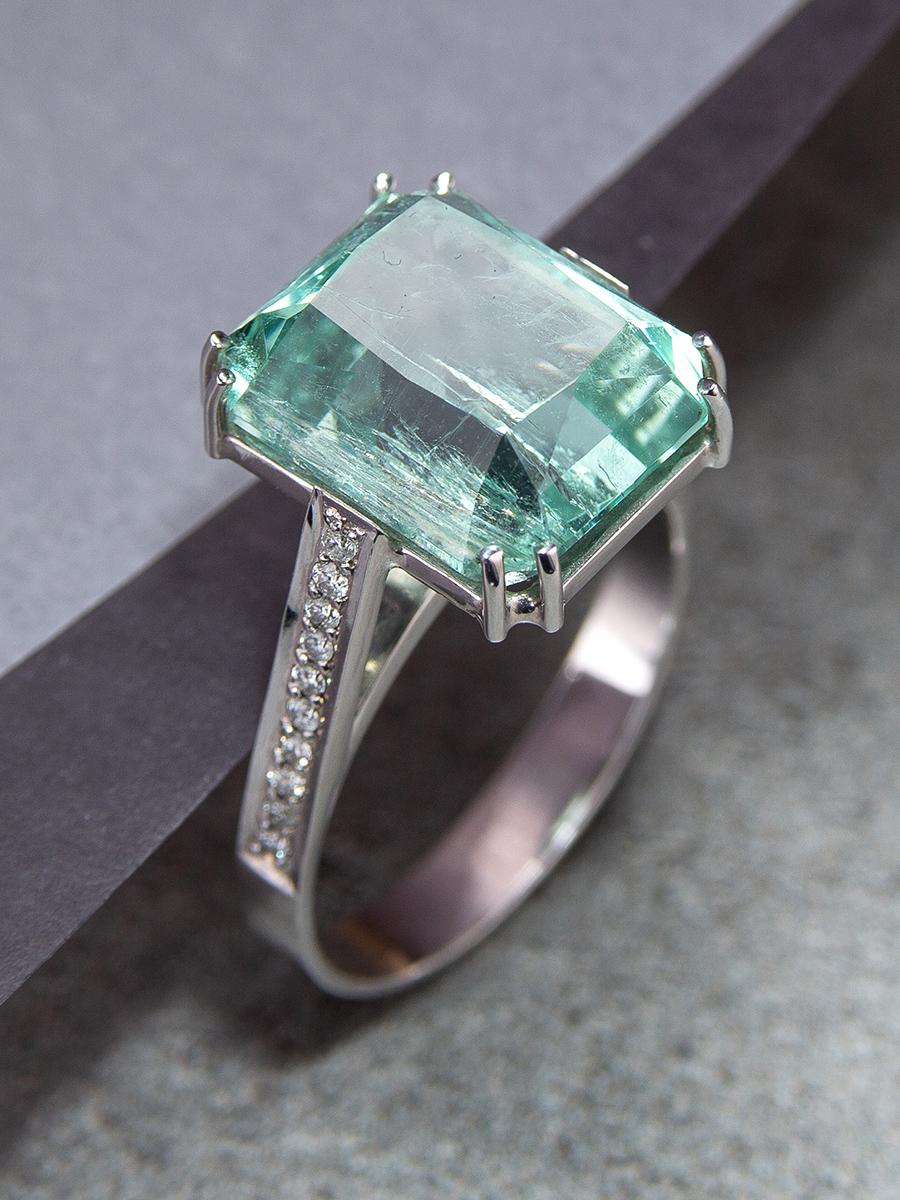 14K white gold ring with natural green Beryl and diamonds

20 diamonds total weight - 0.135 carats

ring weight - 4.66 grams

ring size - 7.25 US

beryl weight - 8.91 carats

beryl measurements - 0.35 х 0.43 х 0.51 in / 9 х 11 х 13 mm
