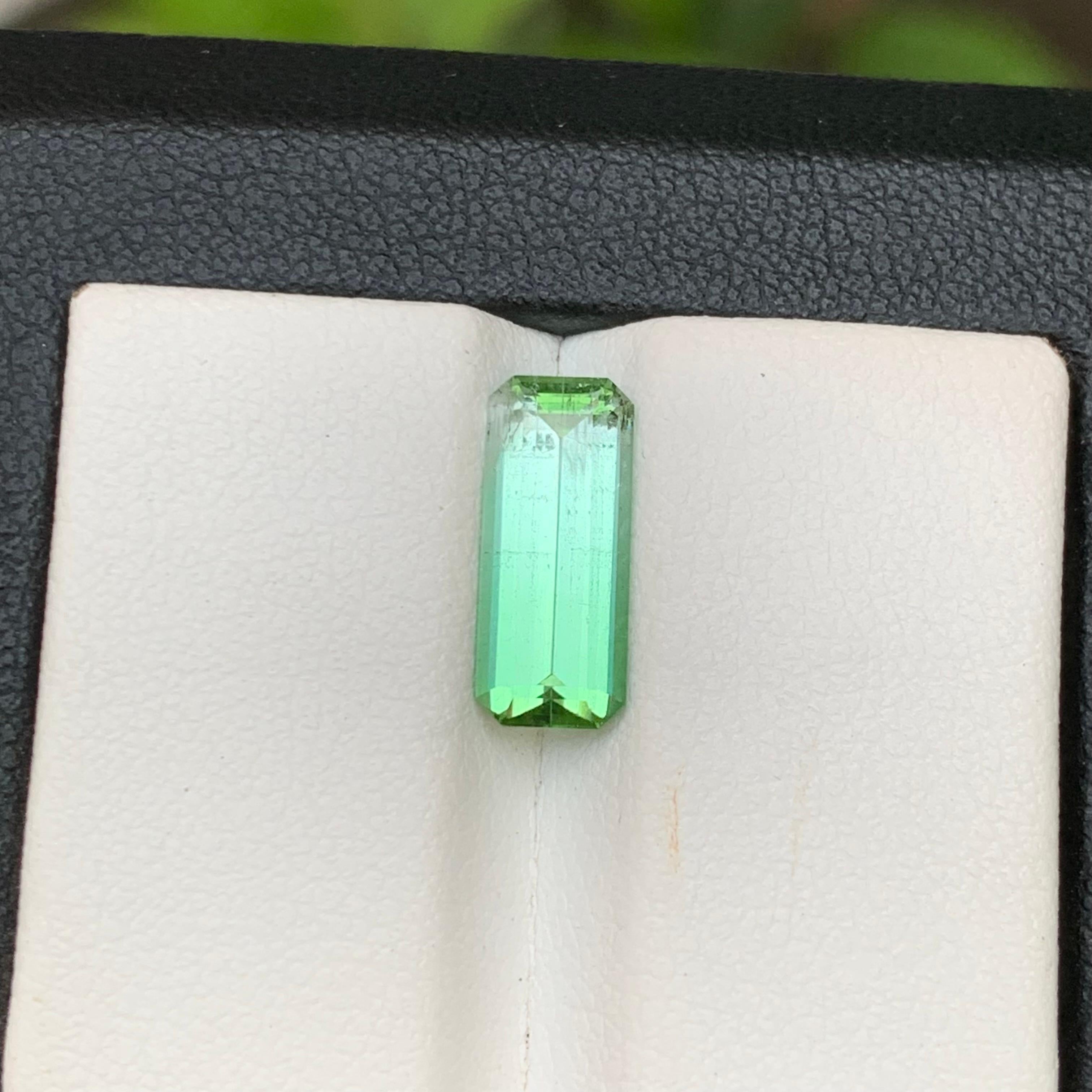 Grüner Bicolor natürlicher Turmalin Ring Edelstein 2,35 Ct Smaragdschliff für Schmuck im Zustand „Neu“ im Angebot in Peshawar, PK