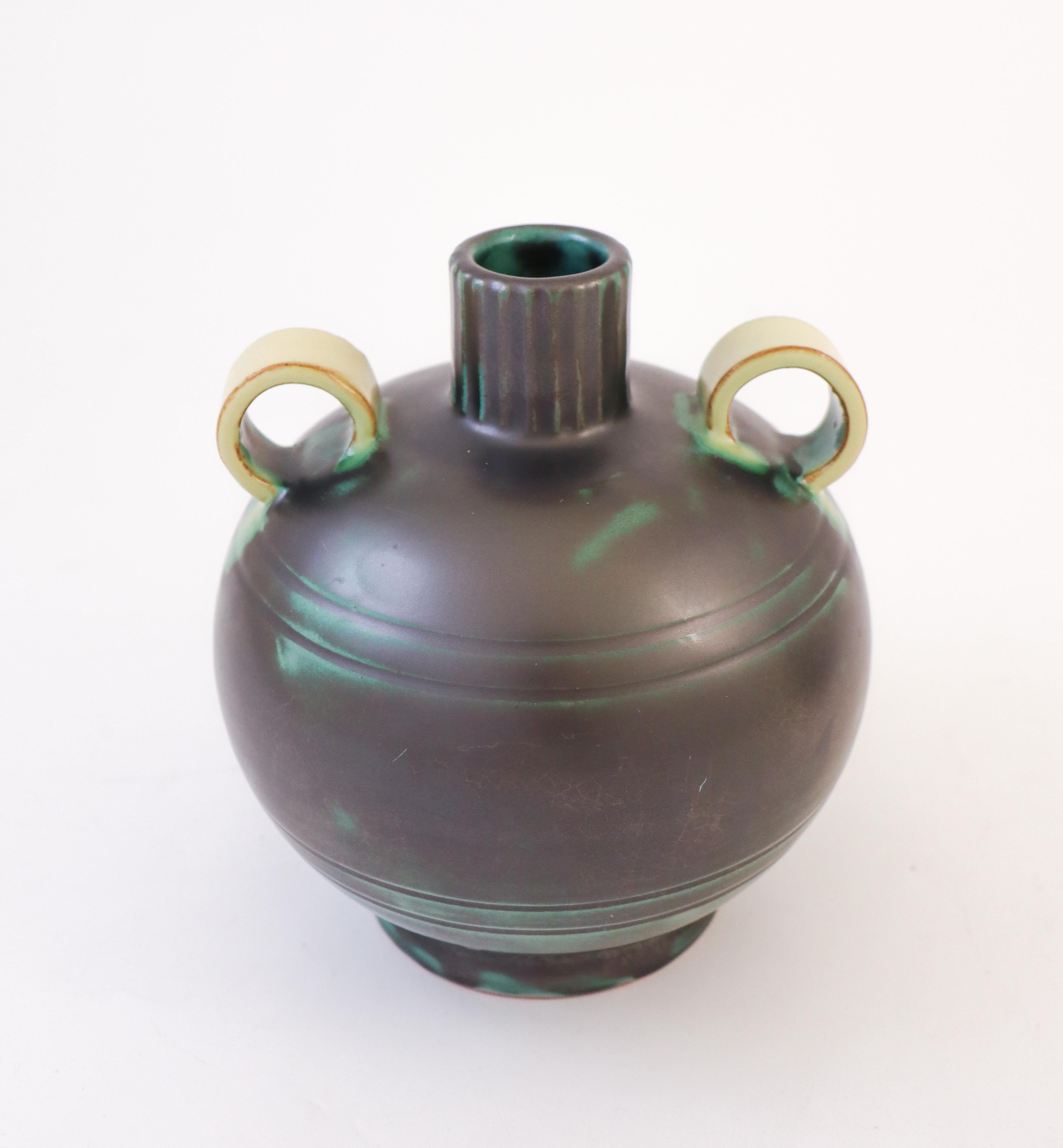 Jarrón Art Decó verde y negro, Upsala Ekeby Ostergren, Suecia, años 30 mediados del siglo XX en venta
