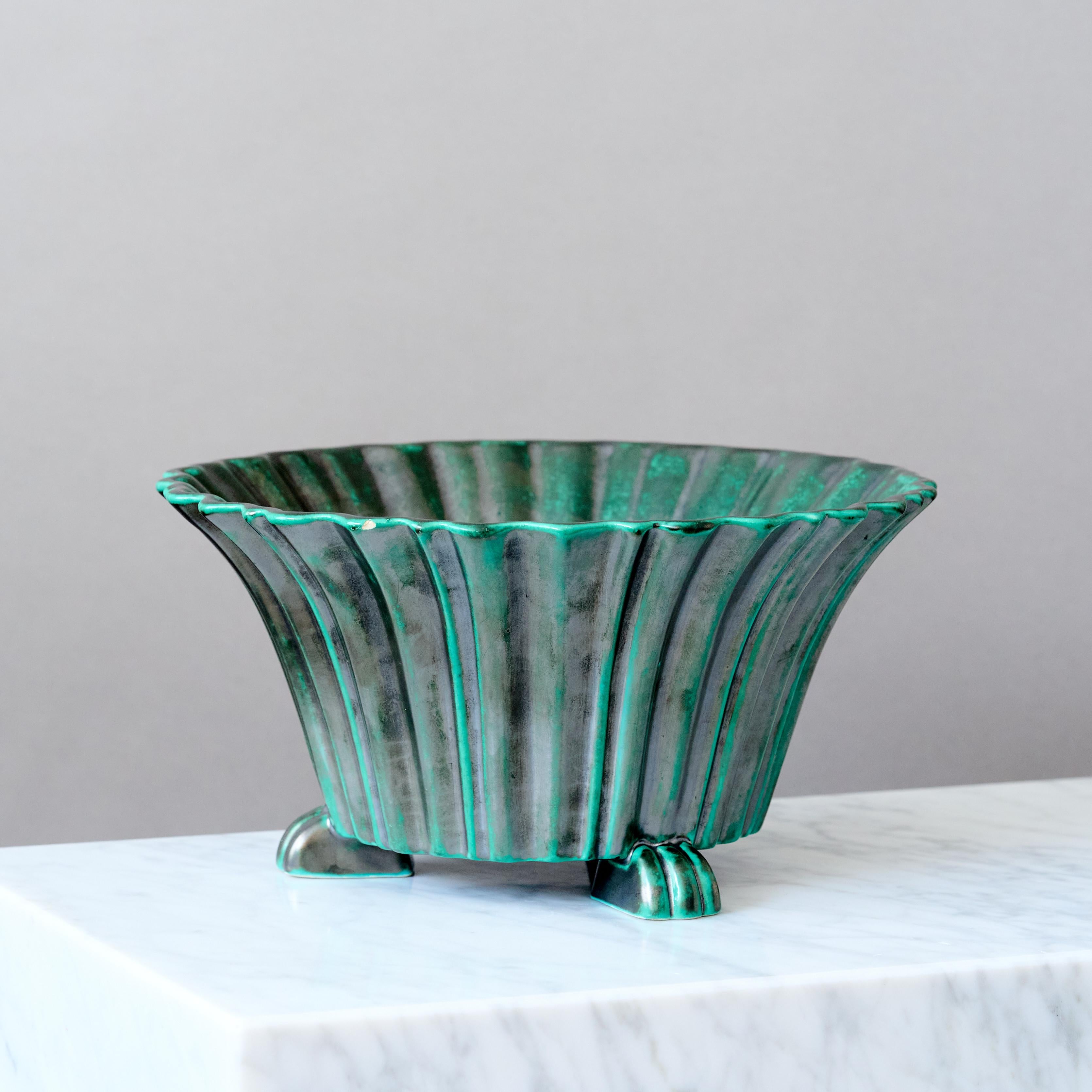 Ciotola Art Deco in ceramica verde e nera di Upsala Ekeby, Svezia, anni '30 In condizioni discrete in vendita a Malmö, SE
