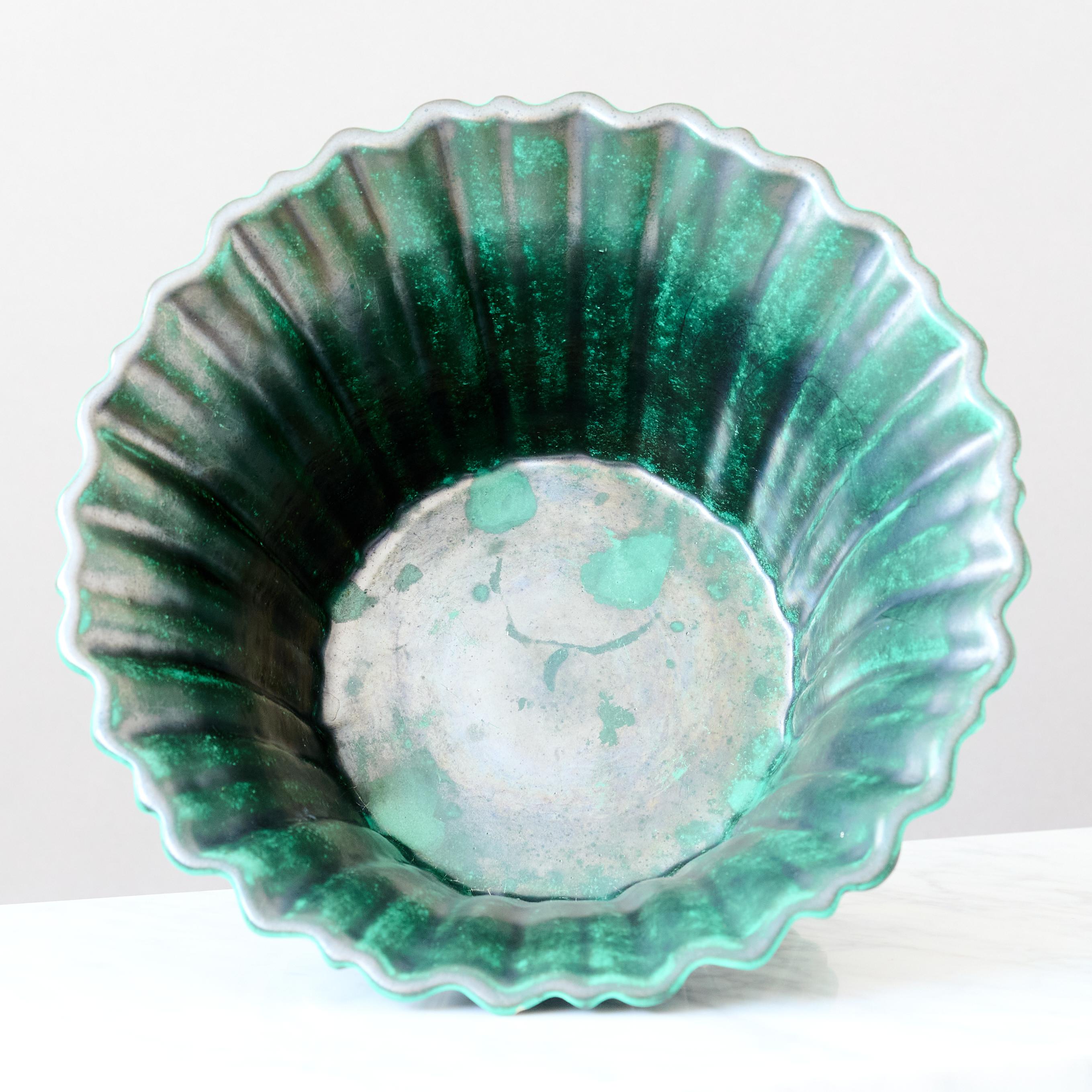 XX secolo Ciotola Art Deco in ceramica verde e nera di Upsala Ekeby, Svezia, anni '30 in vendita