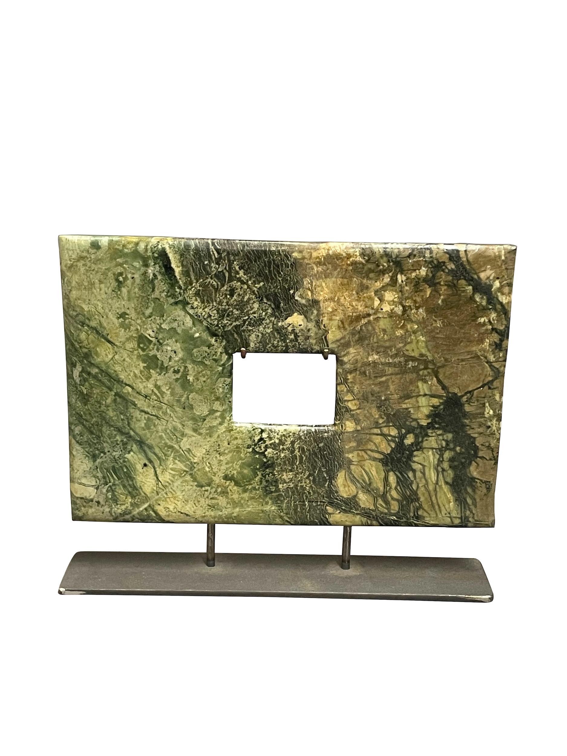 Ensemble de trois disques carrés en jade de forme rectangulaire verts et noirs, Chine en vente 2