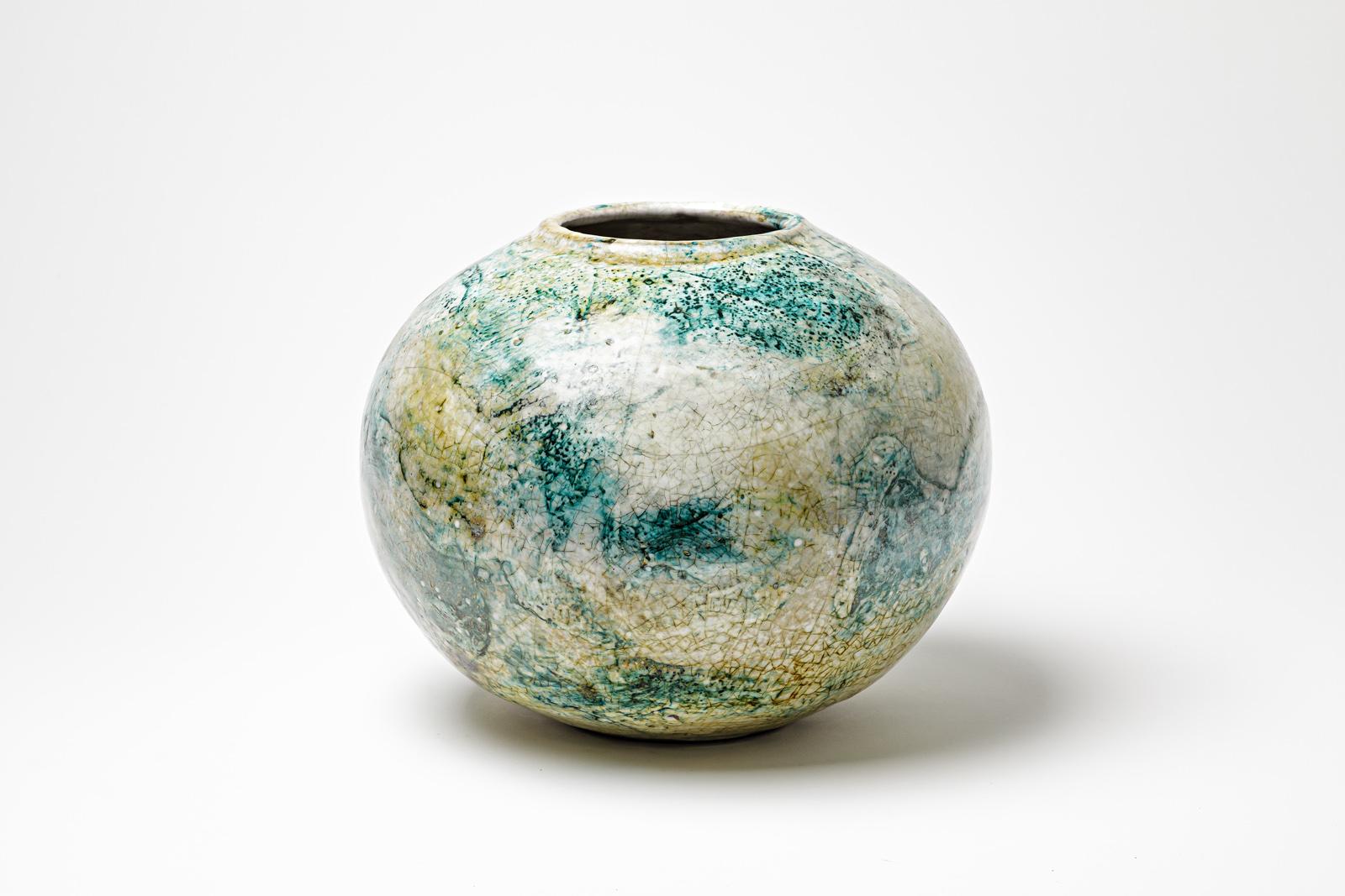 Beaux-Arts Vase en céramique émaillée vert/bleu et blanc de Gisèle Buthod Garçon, vers 1980-90 en vente