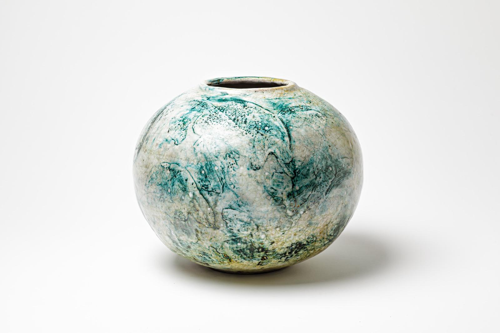 Vase en céramique émaillée vert/bleu et blanc de Gisèle Buthod Garçon, vers 1980-90 Excellent état - En vente à Saint-Ouen, FR