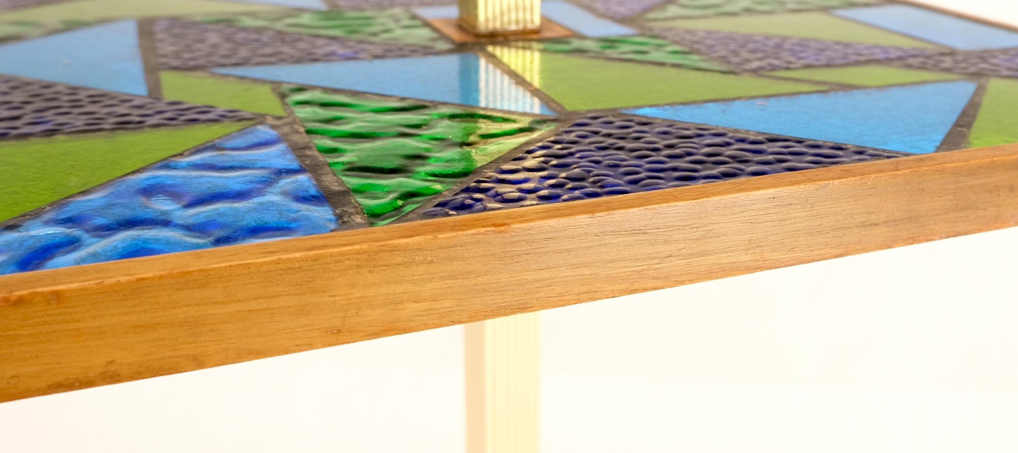 20ième siècle Lampadaire d'appoint en verre d'art bleu vert et vert avec plateau carré en mosaïque, milieu du siècle dernier en vente